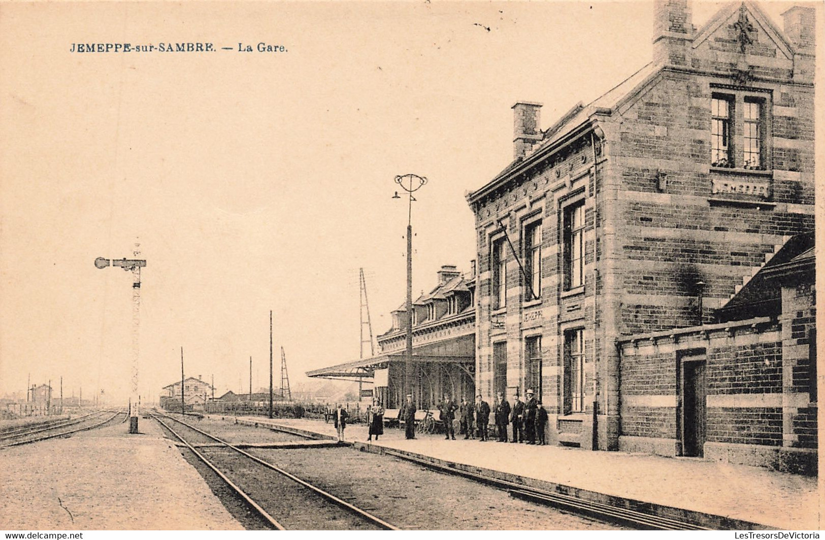 CPA - Belgique - Jemeppe Sur Sambre - La Gare - Edit. Istace Brutout - E. Desaix - Animé - Jemeppe-sur-Sambre