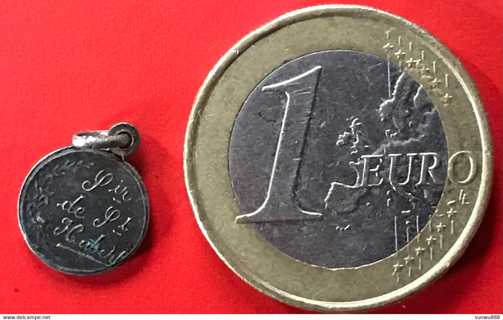 Souvenir De St Hubert (métal Argenté) - Altri & Non Classificati