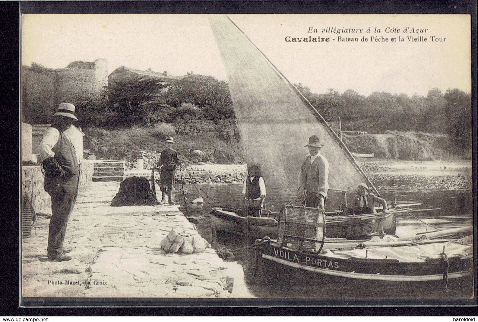 CPA 83 - CAVALAIRE - BATEAU DE PECHE ET LA VIEILLE TOUR - Cavalaire-sur-Mer