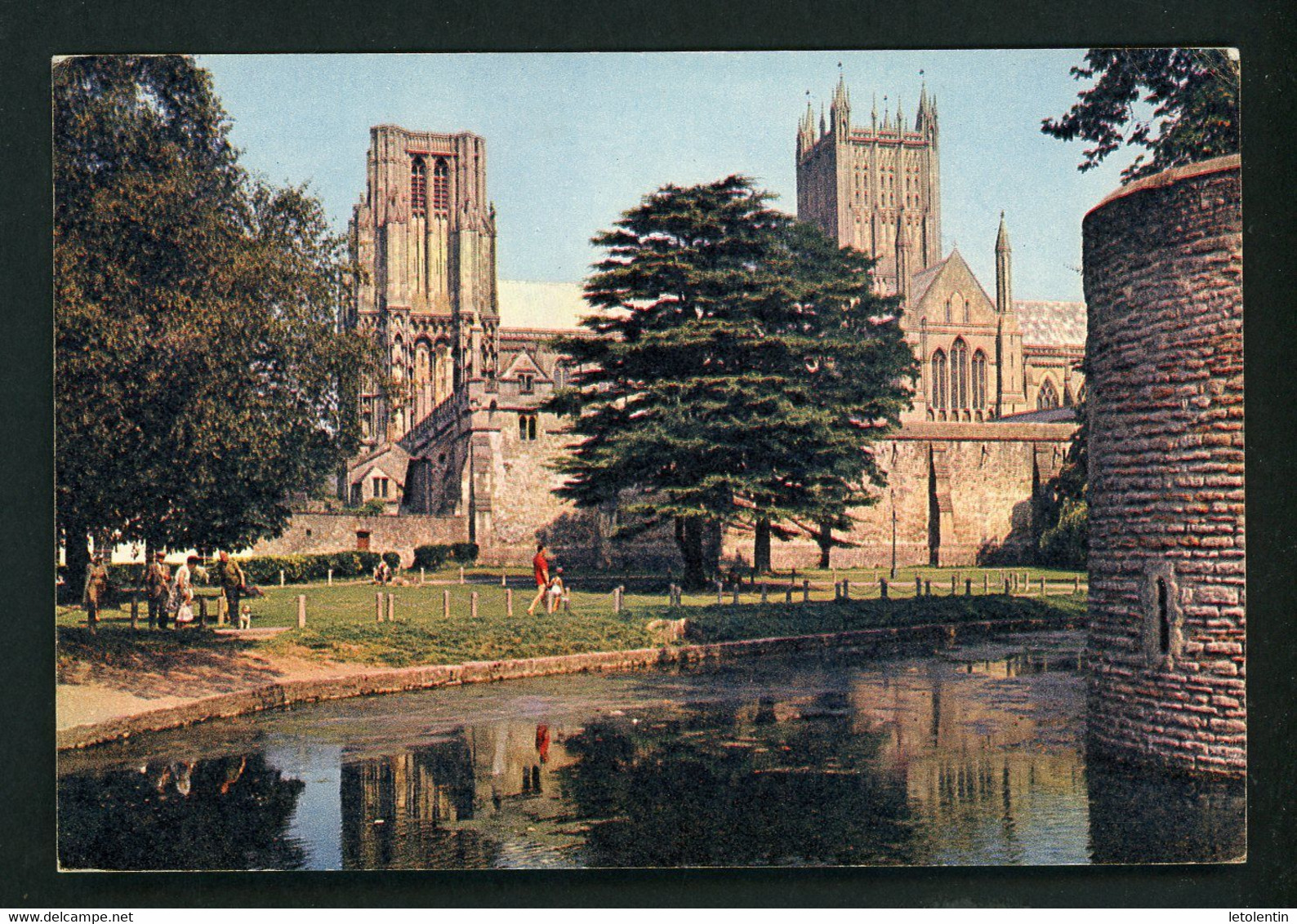 CPM - WELLS - BISHOP'S PALACE MOAT - Wells