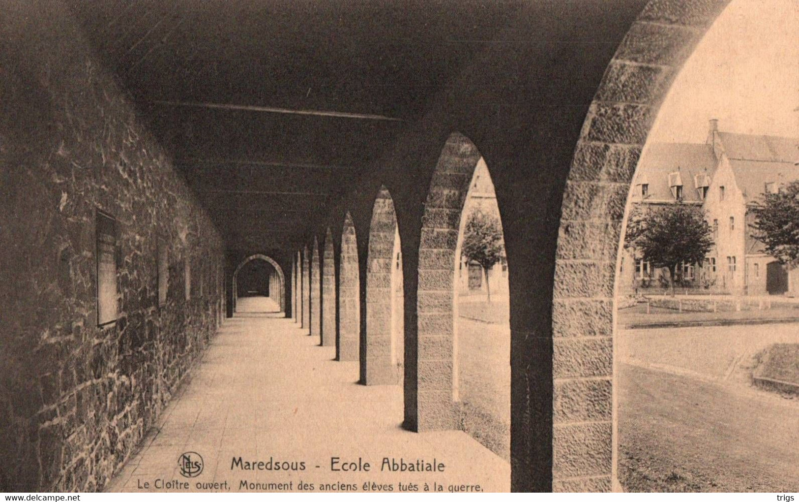 Maredsous (École Abbatiale) - Le Cloître Ouvert, Monument Des Anciens Élèves Tués à La Guerre - Anhée
