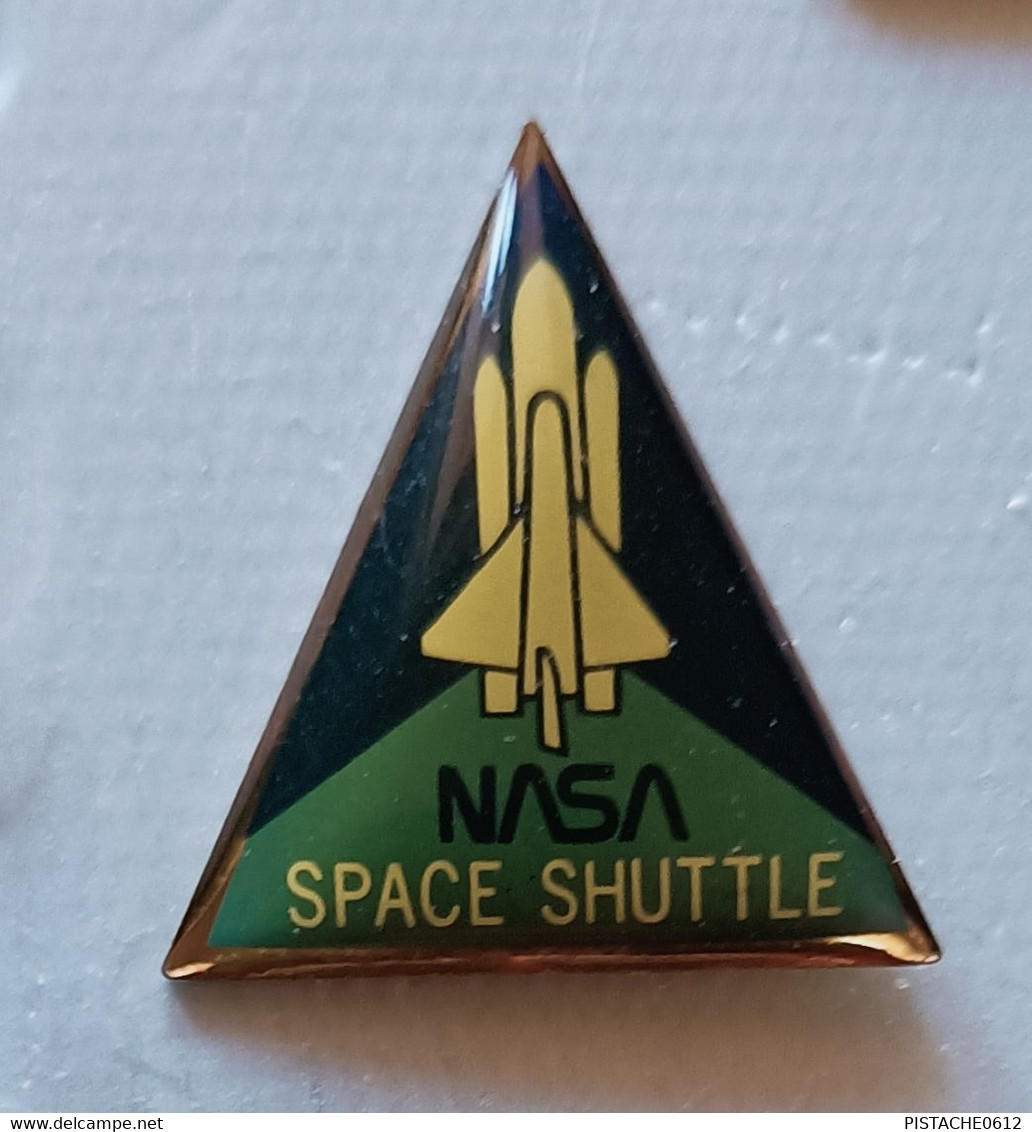 Pin's Espace NASA Space Shuttle Fusée - Espace
