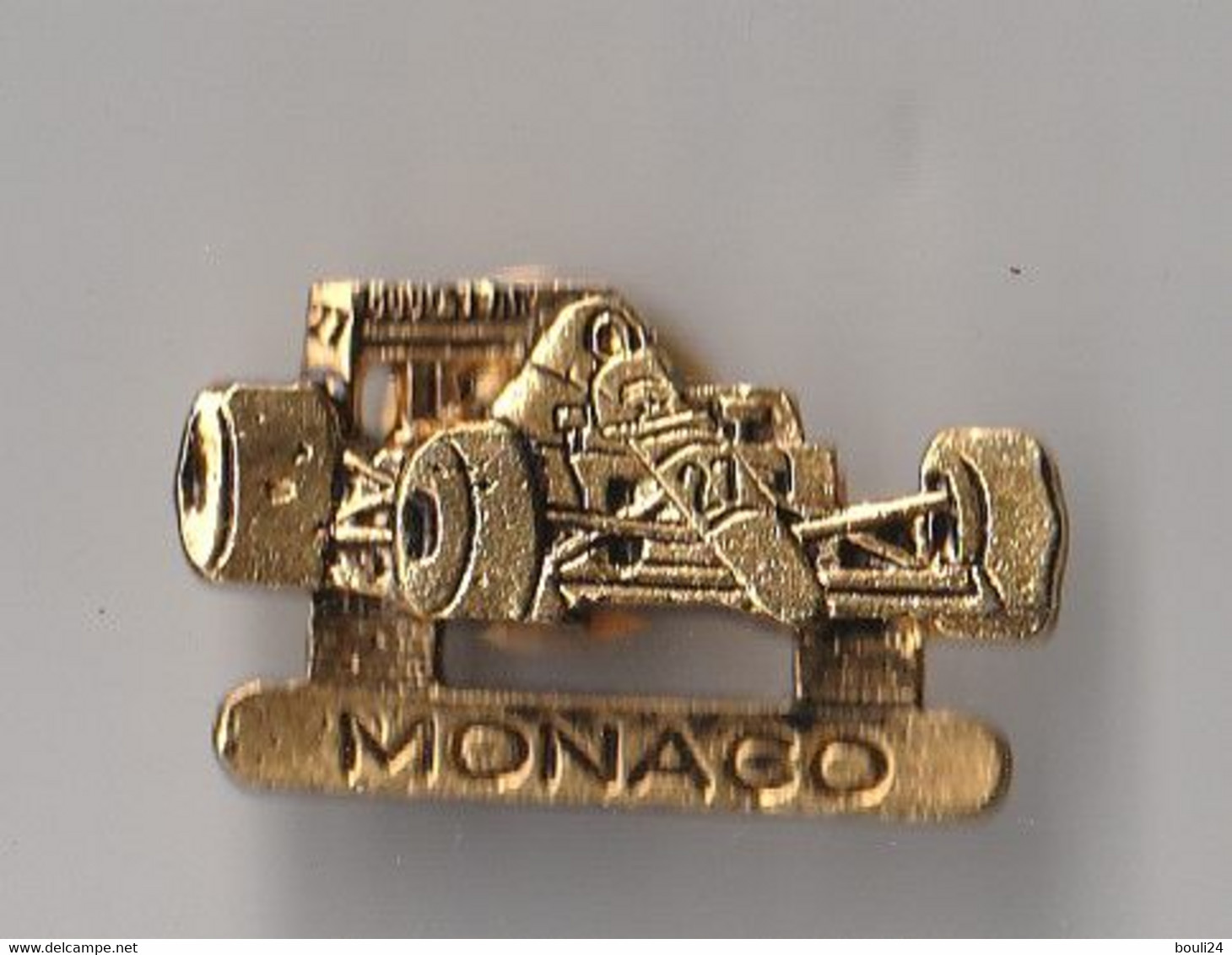 PIN'S  THEME AUTOMOBILE  FORMULE I GRAND PRIX DE MONACO  VOITURE  COULEUR OR - F1