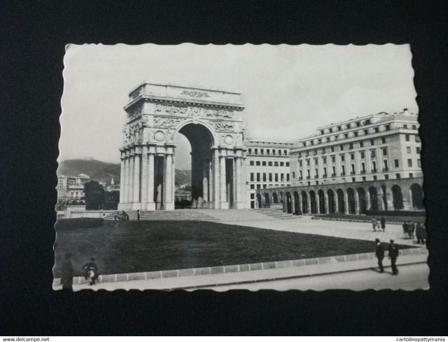 GENOVA  PIAZZA DELLA VITTORIA MONUMENTO AI CADUTI - Monuments Aux Morts