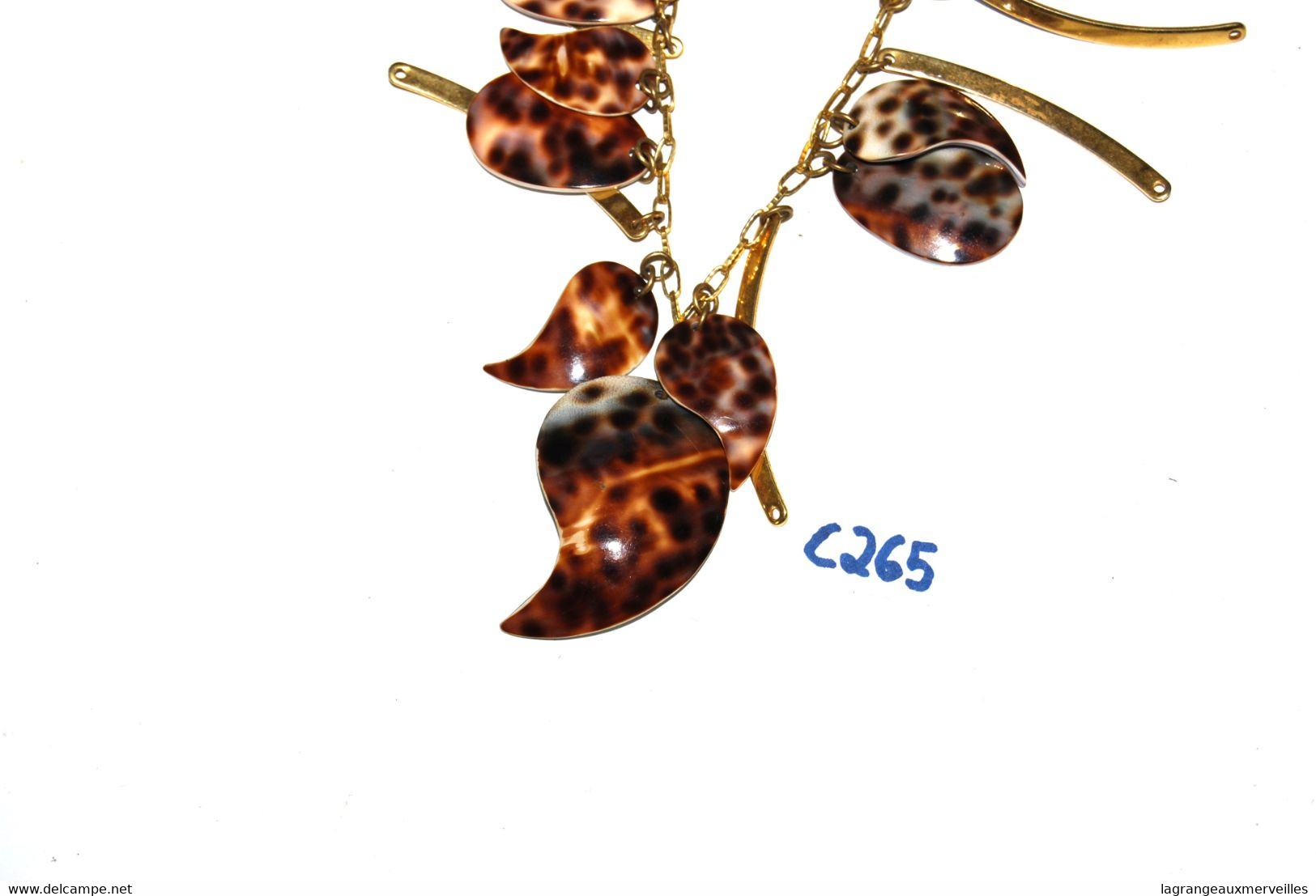C265 Ancien Collier Moderniste - Rare Design Vintage - Collier Doré Avec Style Coquillage - Necklaces/Chains