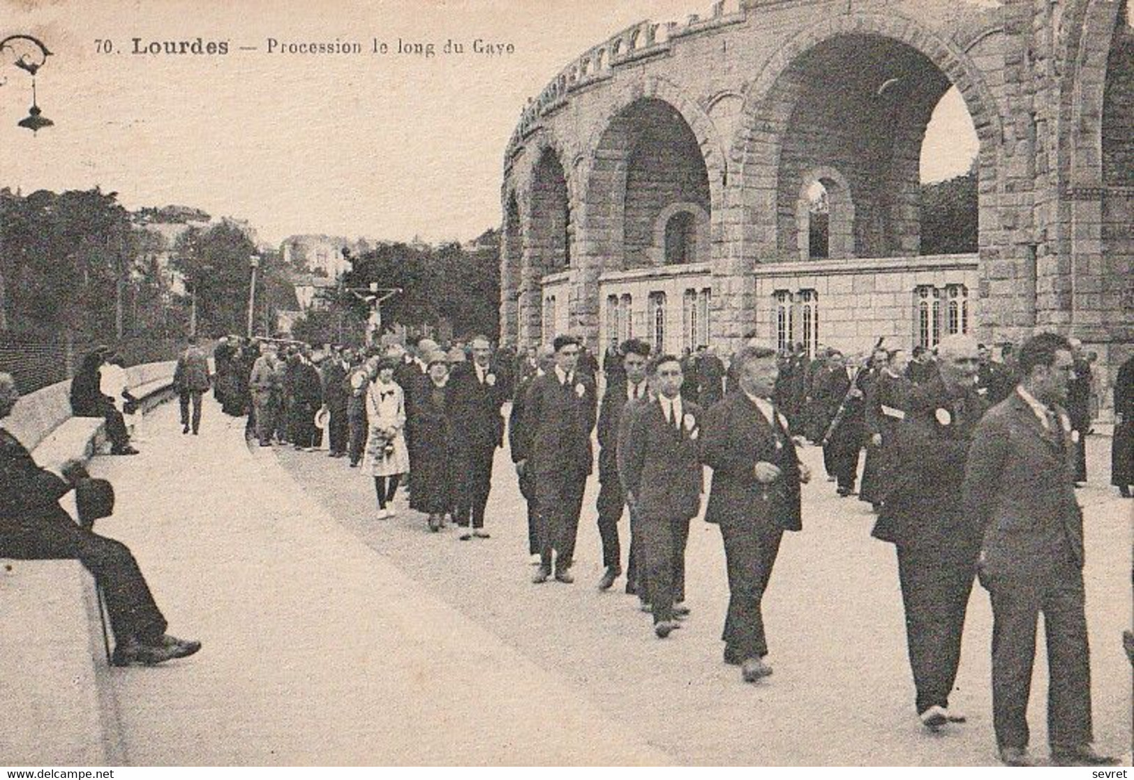 LOURDES. - Procession Le Long Du Gave - Holy Places