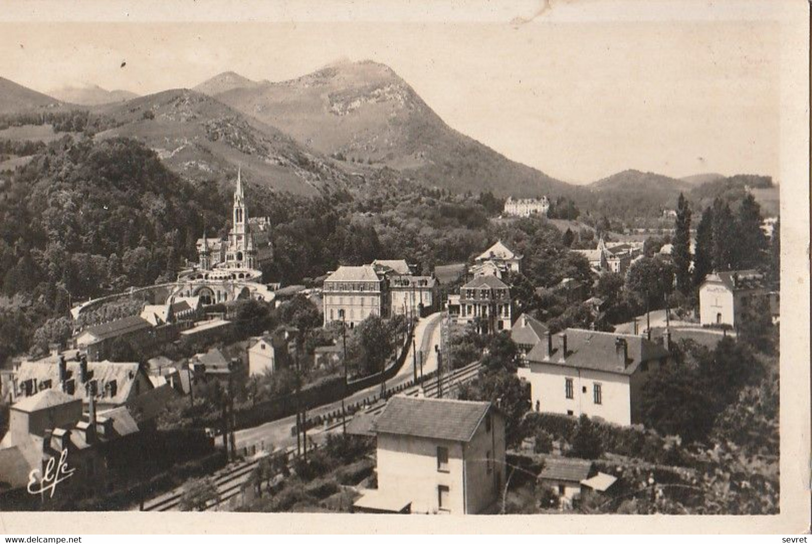 LOURDES. - Vue Generale Sur La Basilique, De La Route De Pau - Luoghi Santi