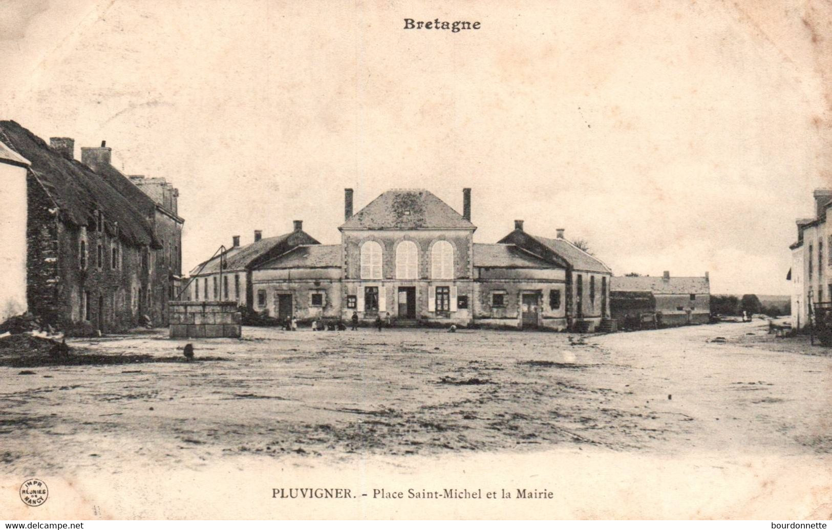 56 PLUVIGNER - Place Saint-Michel Et La Mairie (Recto/Verso) - Pluvigner