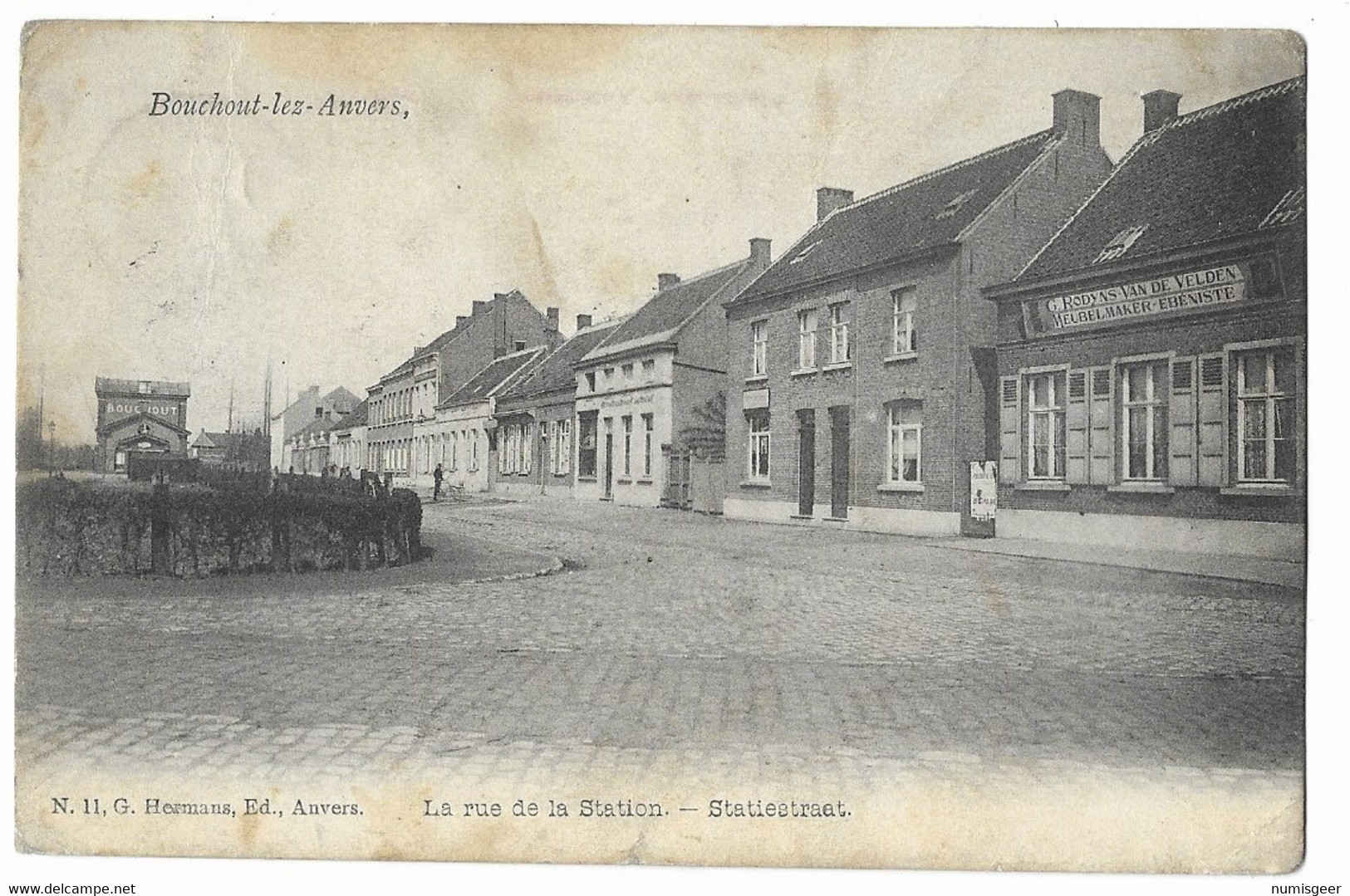 BOUCHOUT-LEZ-ANVERS  --  La Rue De La Station - Statiestraat - Boechout