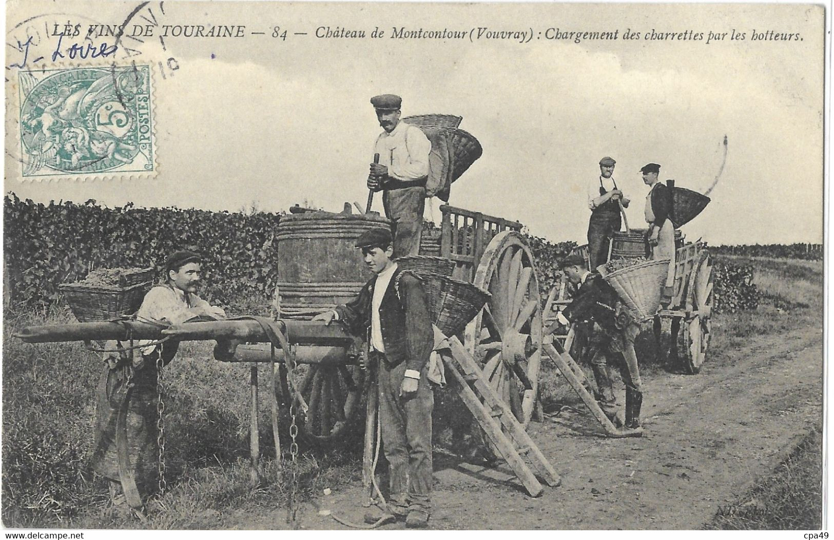 37   VOUVRAY    CHATEAU  DE  MONTCONTOUR   CHARGEMENT  DES  CHARRETTES  PAR  LES  BOTTEURS - Vouvray