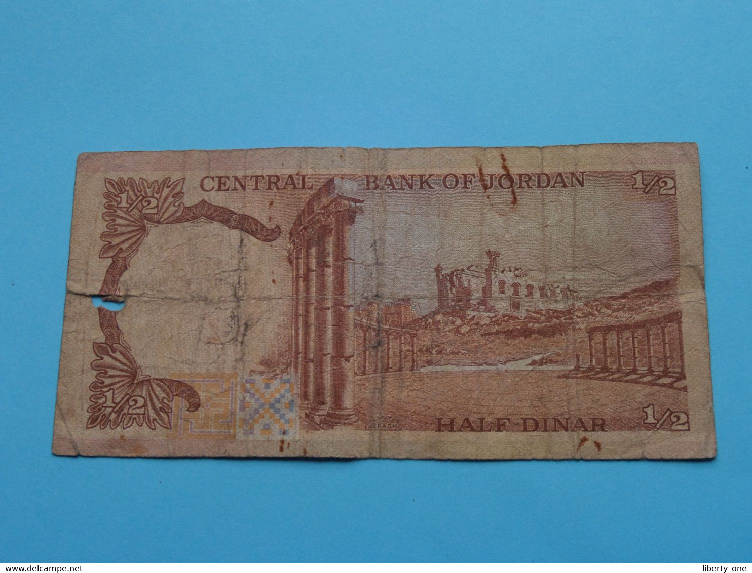 1/2 Half & 1 Dinar > Central Bank Of JORDAN ( For Grade, Please See Scans ) Circulated ! - Giordania