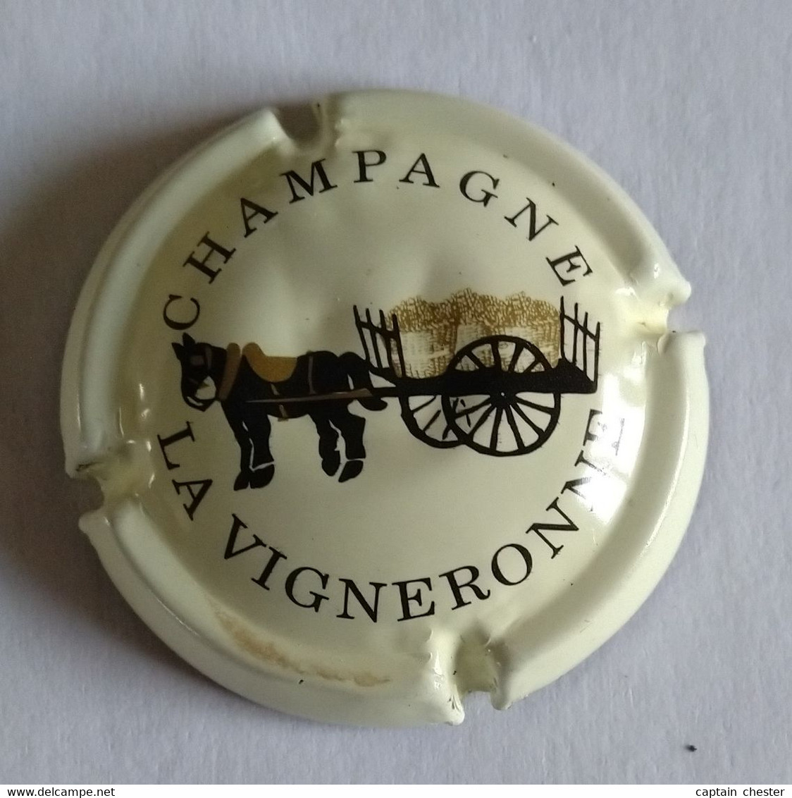 PLAQUE DE MUSELET DE CHAMPAGNE " LA VIGNERONNE N°8 " CREME (Cheval) - Vigneronne, La