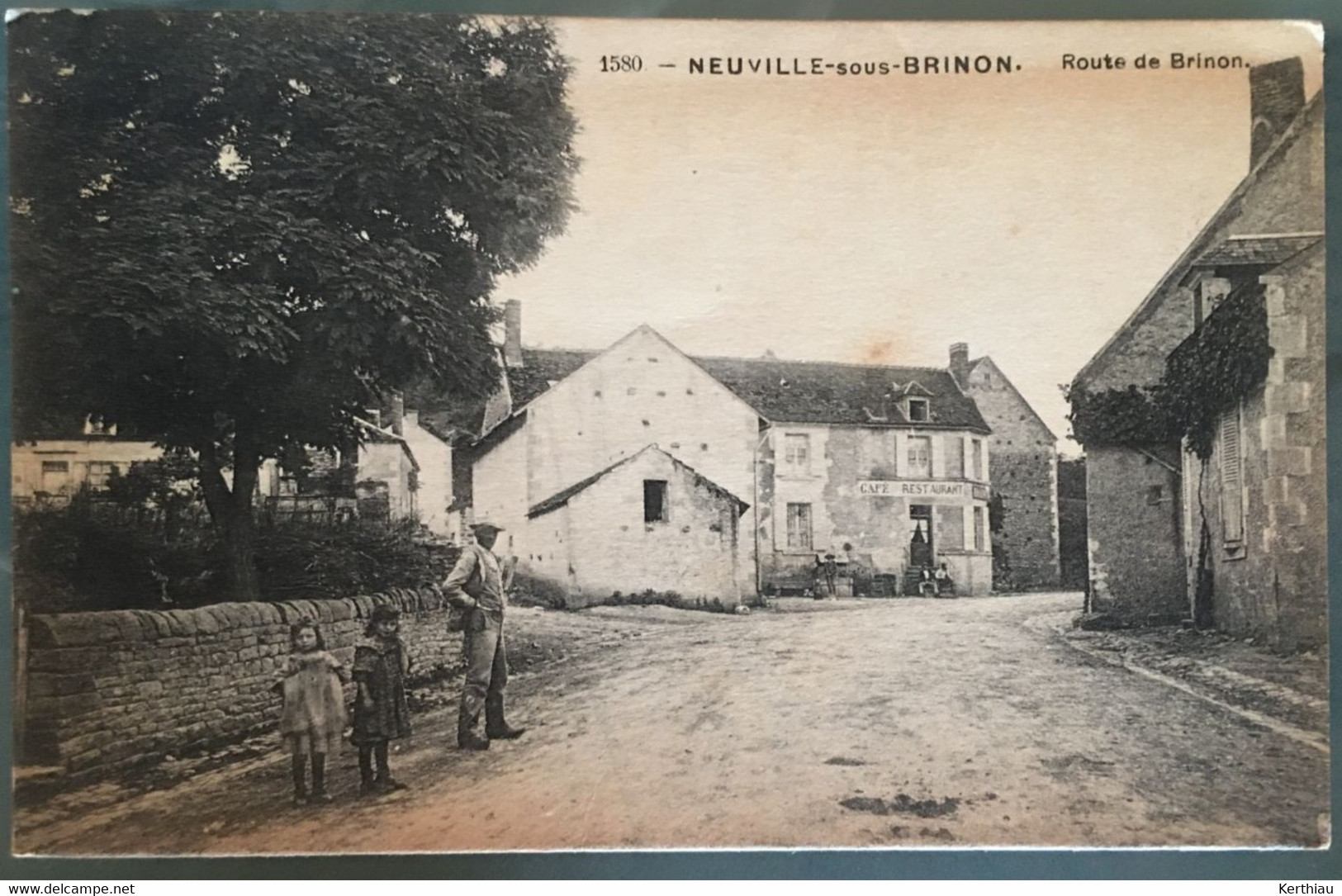 Neuville-Sous-Brinon - Route De Brinon. ANIMEE (un Adulte, Deux Enfants), Enseigne. Circulée - Brinon Sur Beuvron