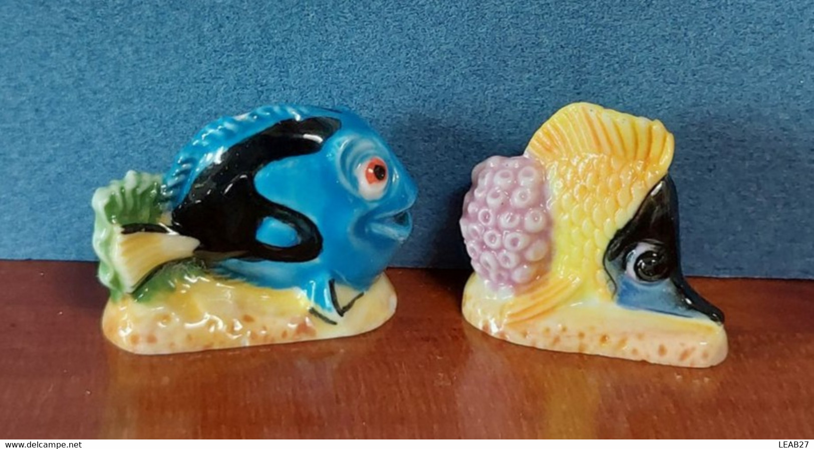 LE MONDE DE NEMO DISNEY PIXAR - LOT DE 2 FEVES BRILLANTES : "DORY" Et "TITOUAN"  - 2004 - Disney