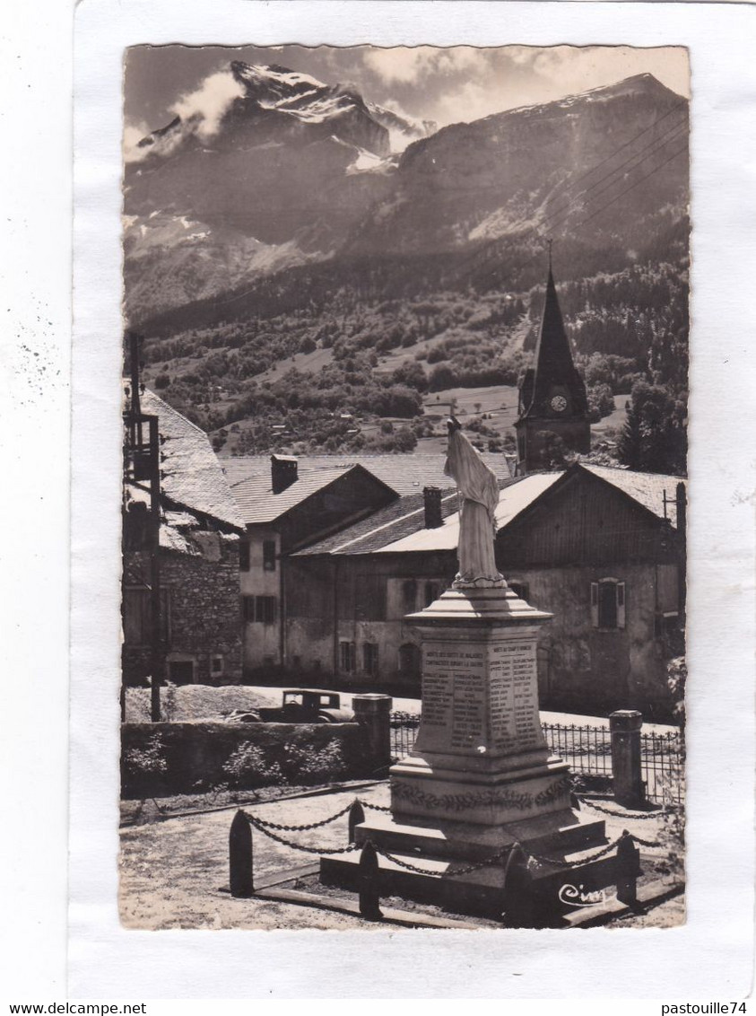 CPSM:  14 X 9  -  MAGLAND  -   L'Eglise, Le  Monument,  Au  Fond,  Le  Pic  D'Areu - Magland