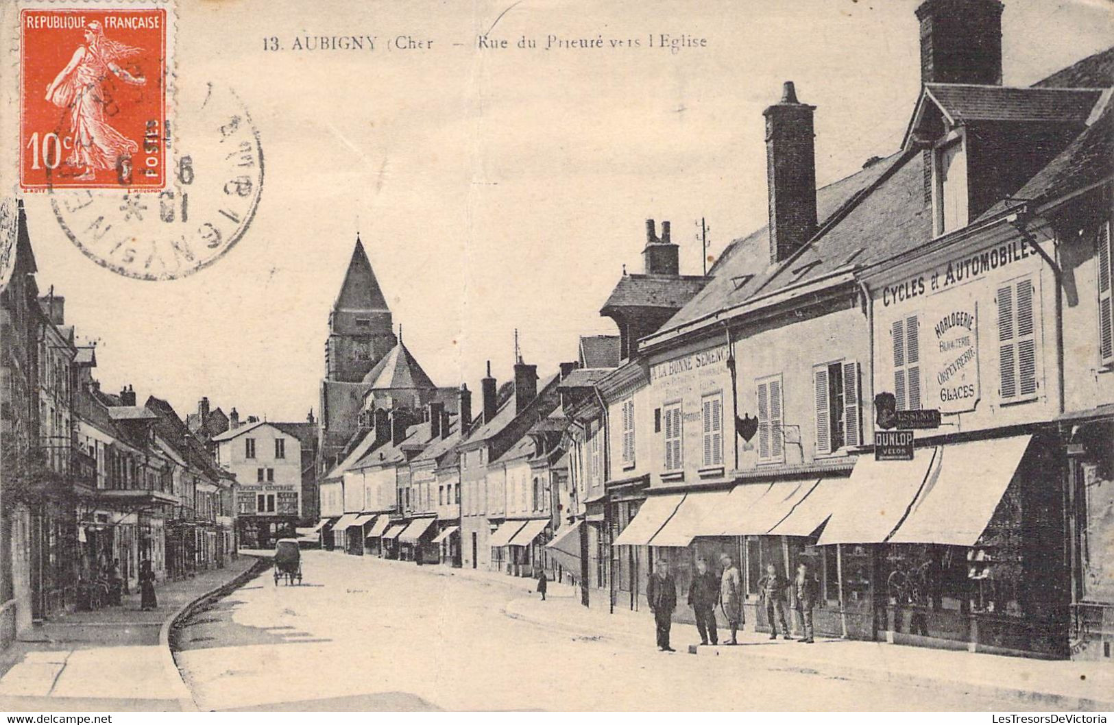 CPA France - Cher - Aubigny - Rue Du Prieuré Vers L'Eglise - Oblitérée Aubigny Sur Nere 1917 - Animée - Dunlop - Aubigny Sur Nere