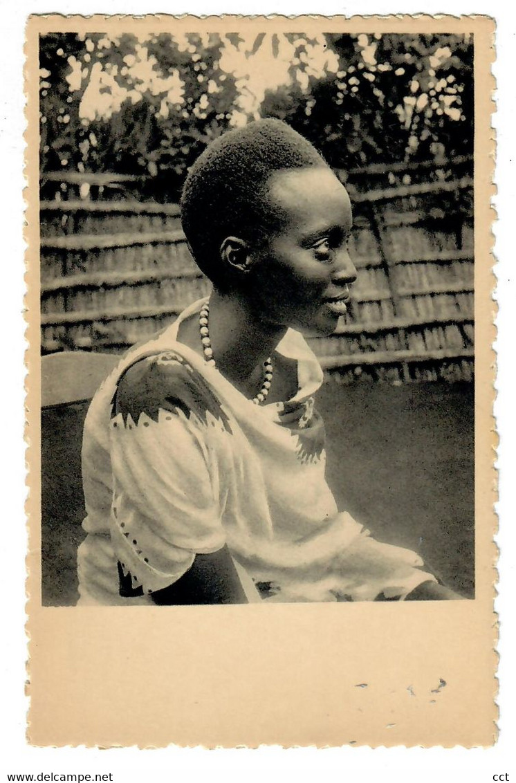 Ruanda-Urundi  Kamembe  Une Fille De L'ex-Roi Musinga - Ruanda Urundi
