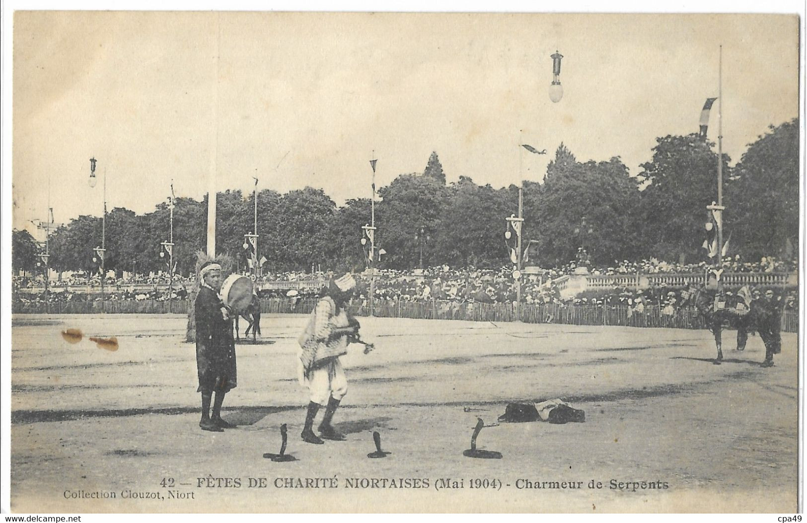 79    FETE  DE  CHARITE  NIORTAISES  MAI  1904  CHARMEUR  DE  SERPENTS - Niort