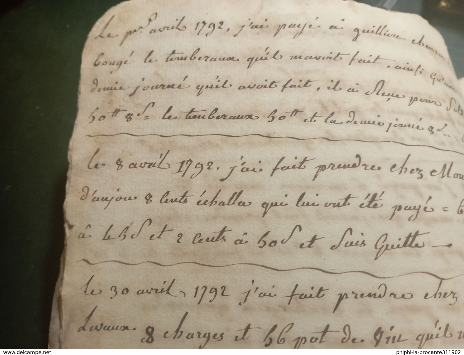 Cahier de compte d'une personne habitant entre Beaurepaire et Vienne dans l'Isère ouvert en 1792 et fermé en 1802