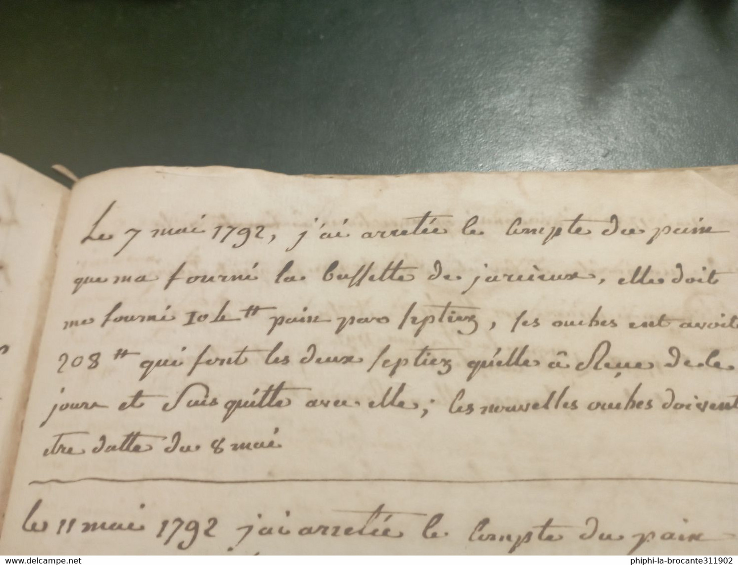 Cahier de compte d'une personne habitant entre Beaurepaire et Vienne dans l'Isère ouvert en 1792 et fermé en 1802