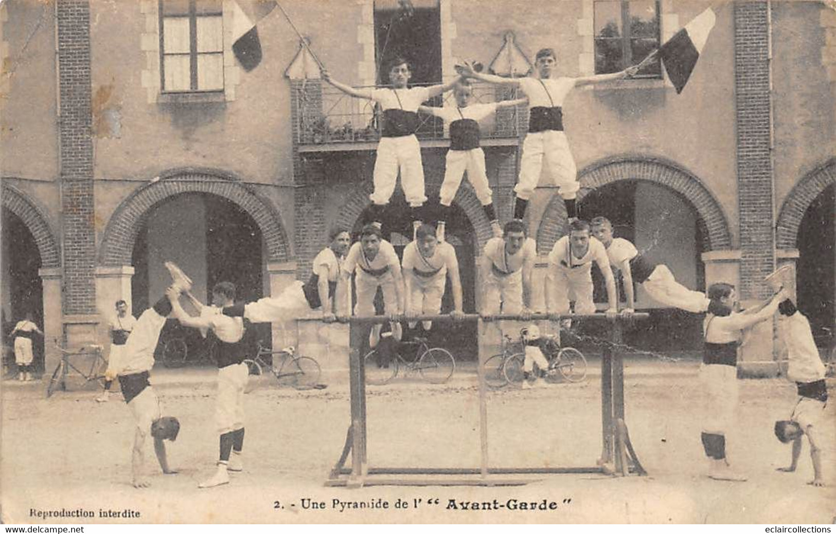 Mamers      72      Gymnastique . L'Avant Garde. Une Pyramide Aux Barres Parallèles    (voir Scan) - Mamers