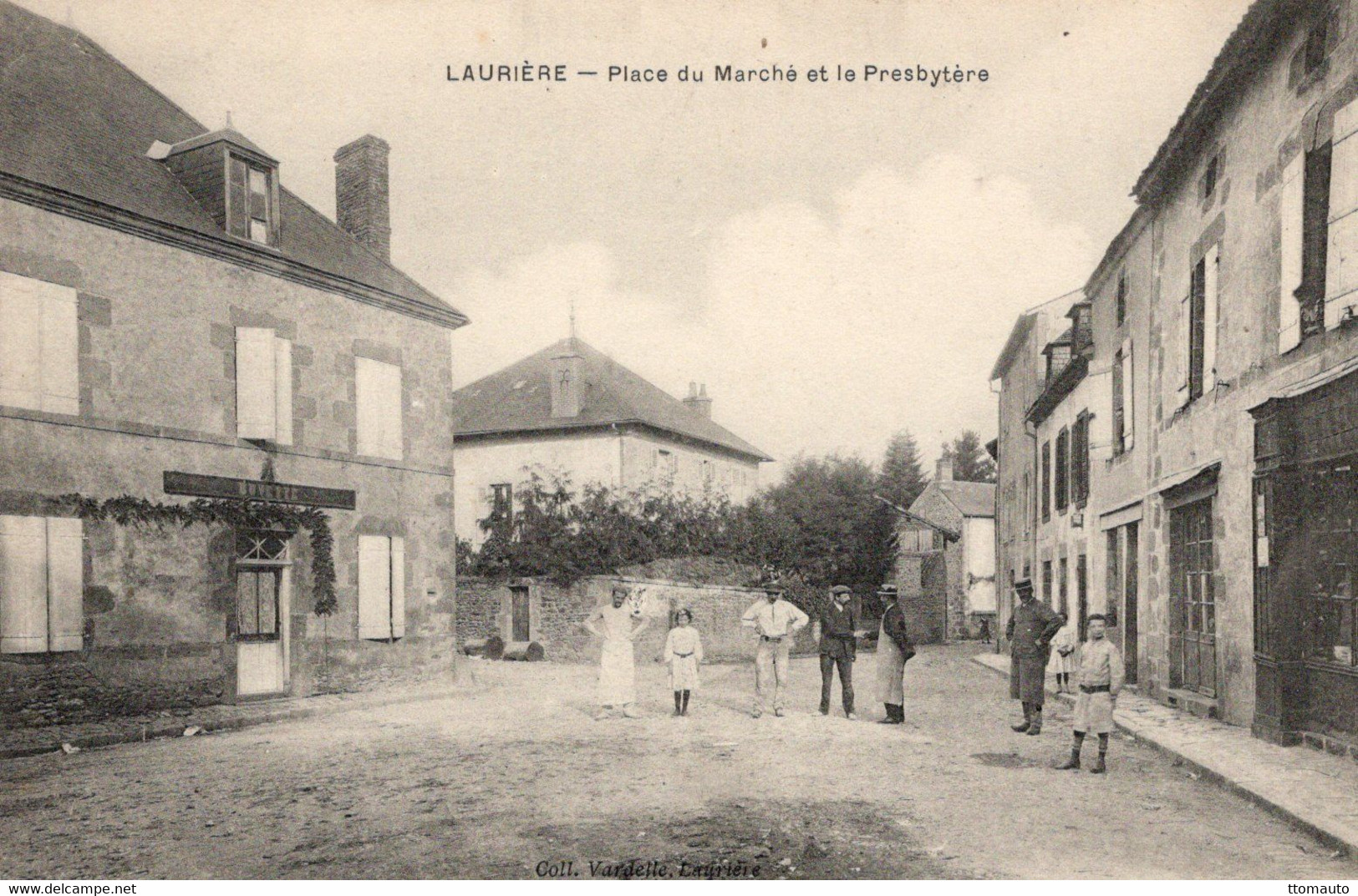 Lauriere (Hte-Vienne) -  Place Du Marché Et Le Presbytére - CPA - Lauriere