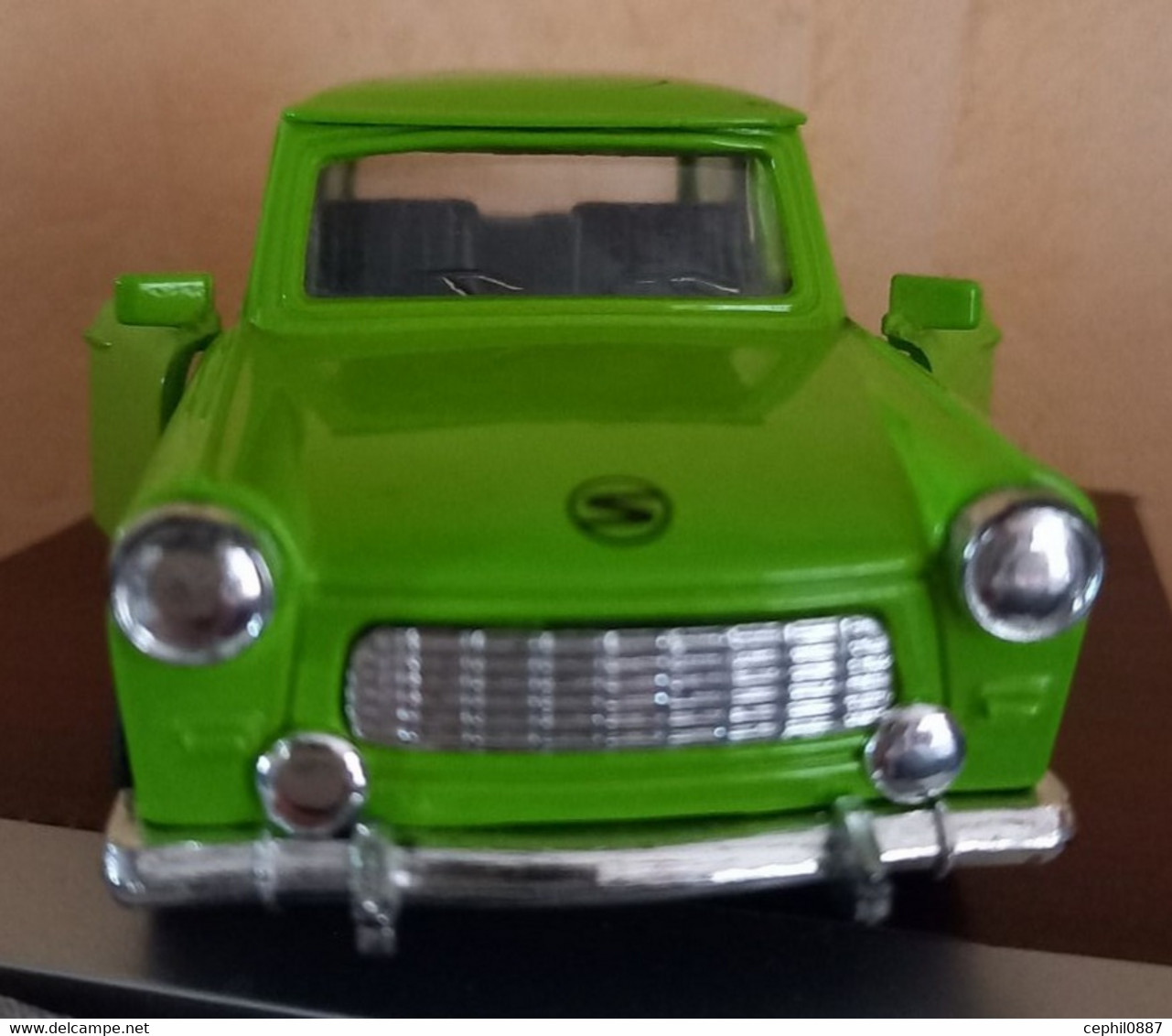 Trabant 601  Vert Clair Moteur à Relaxe DDR 1989 - Schaal 1:32