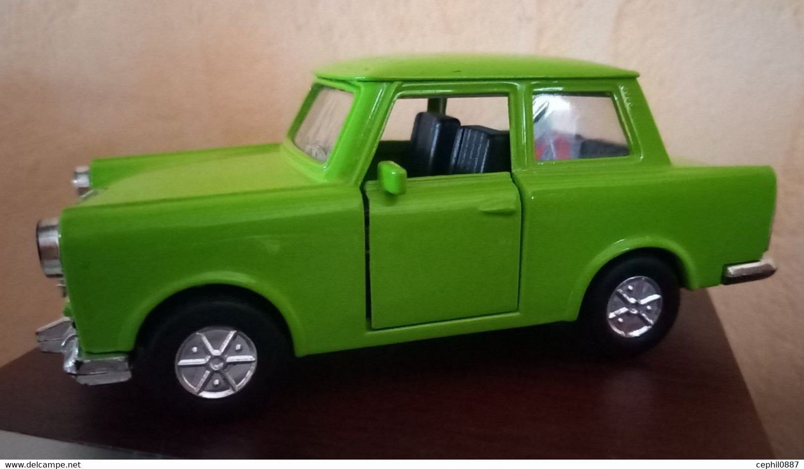 Trabant 601  Vert Clair Moteur à Relaxe DDR 1989 - Massstab 1:32