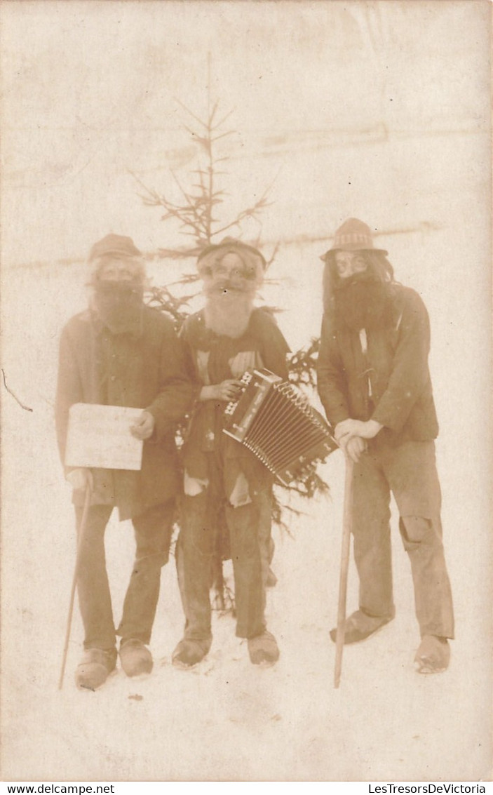 CPA - Carte Photo - Hommes - Barbu - Cane - Accordéon - Fotografie