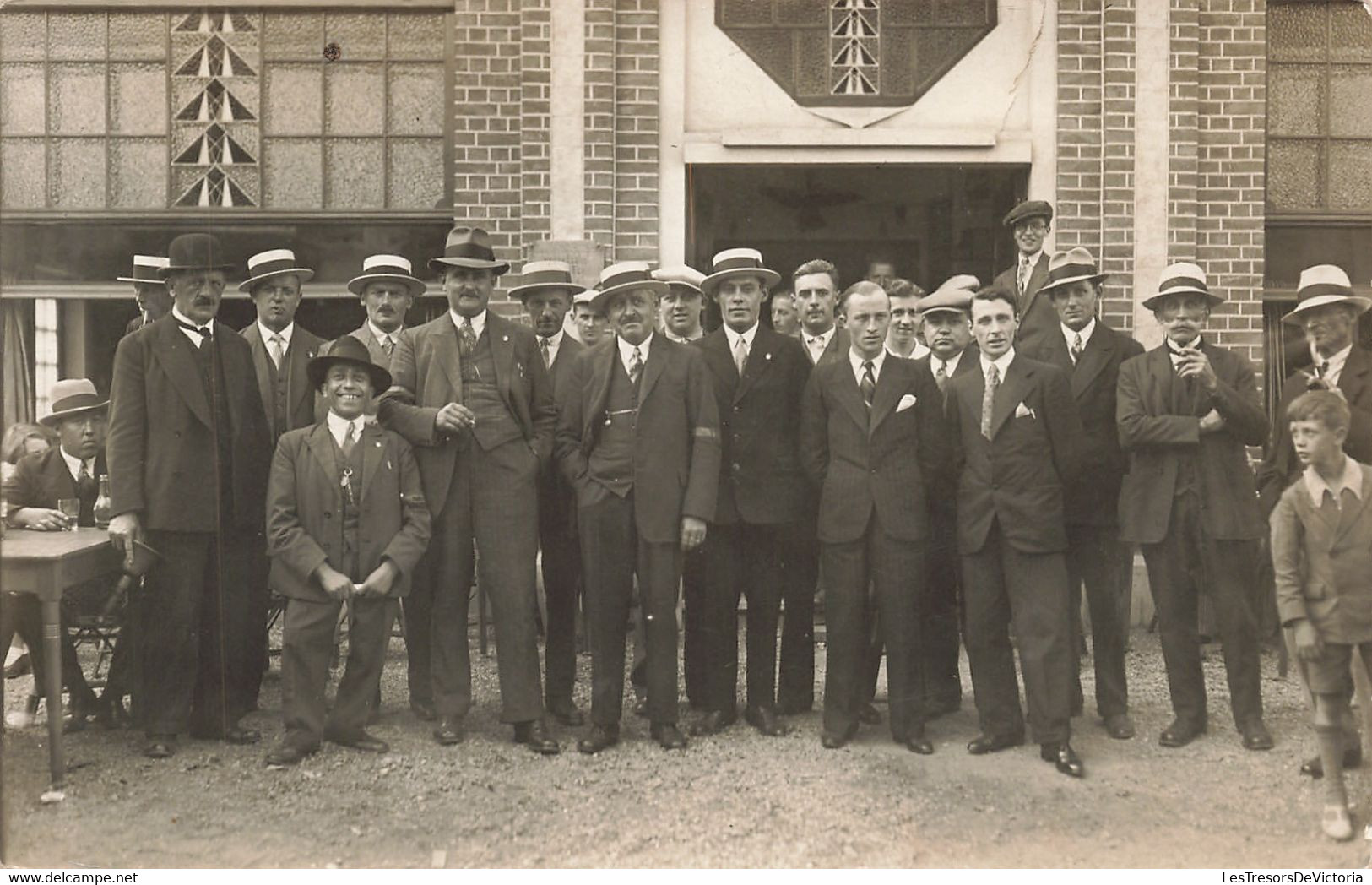 CPA - Carte Photo - Goupe D'hommes Avec Chapeaux - Nain - Personne De Petite Taille - Photographs