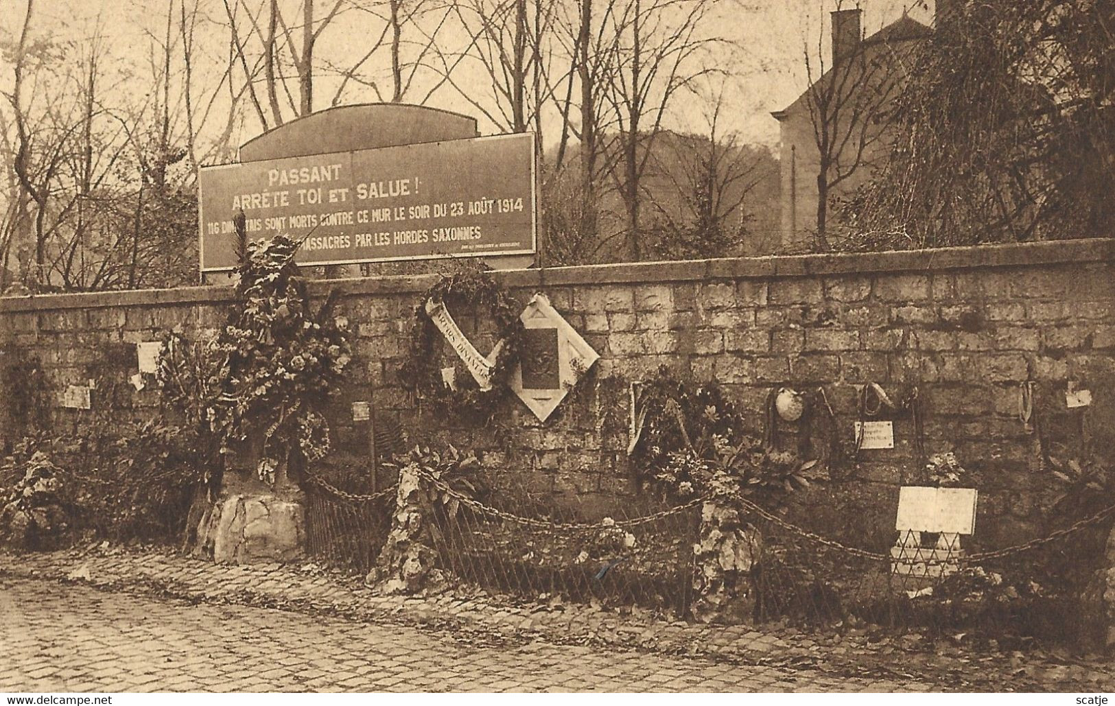 Dinant.   -   Place D'Albeau   -   116 Dinantals Y Furent Fusillés Par Les Hordes Saxonnes,  Le 23 Août 1914 - Monuments Aux Morts