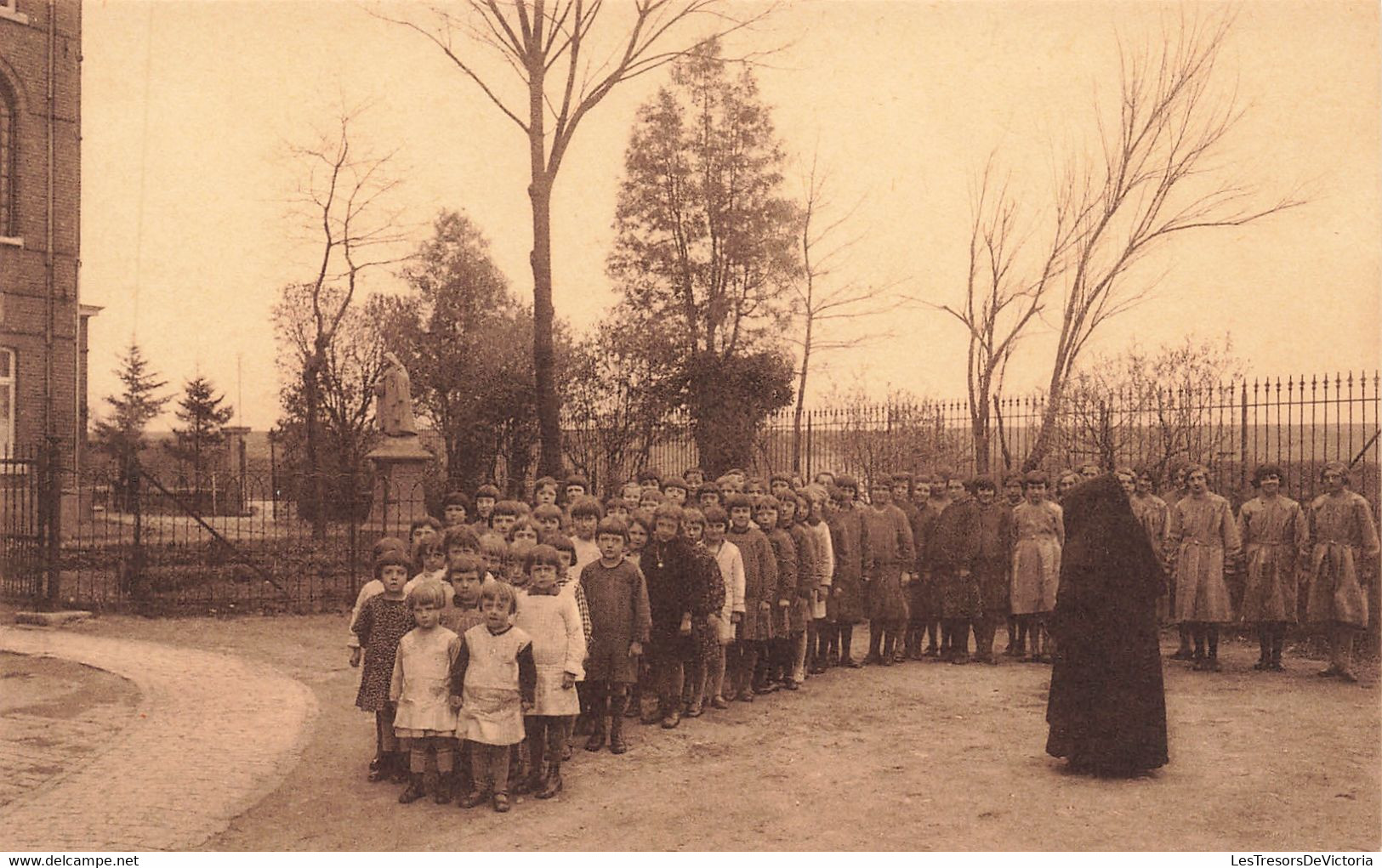 CPA - Belgique - Geer - Orphelinat Saint Antoine - Les Orphelines - Edit. Nels - Ern Thill - Geer