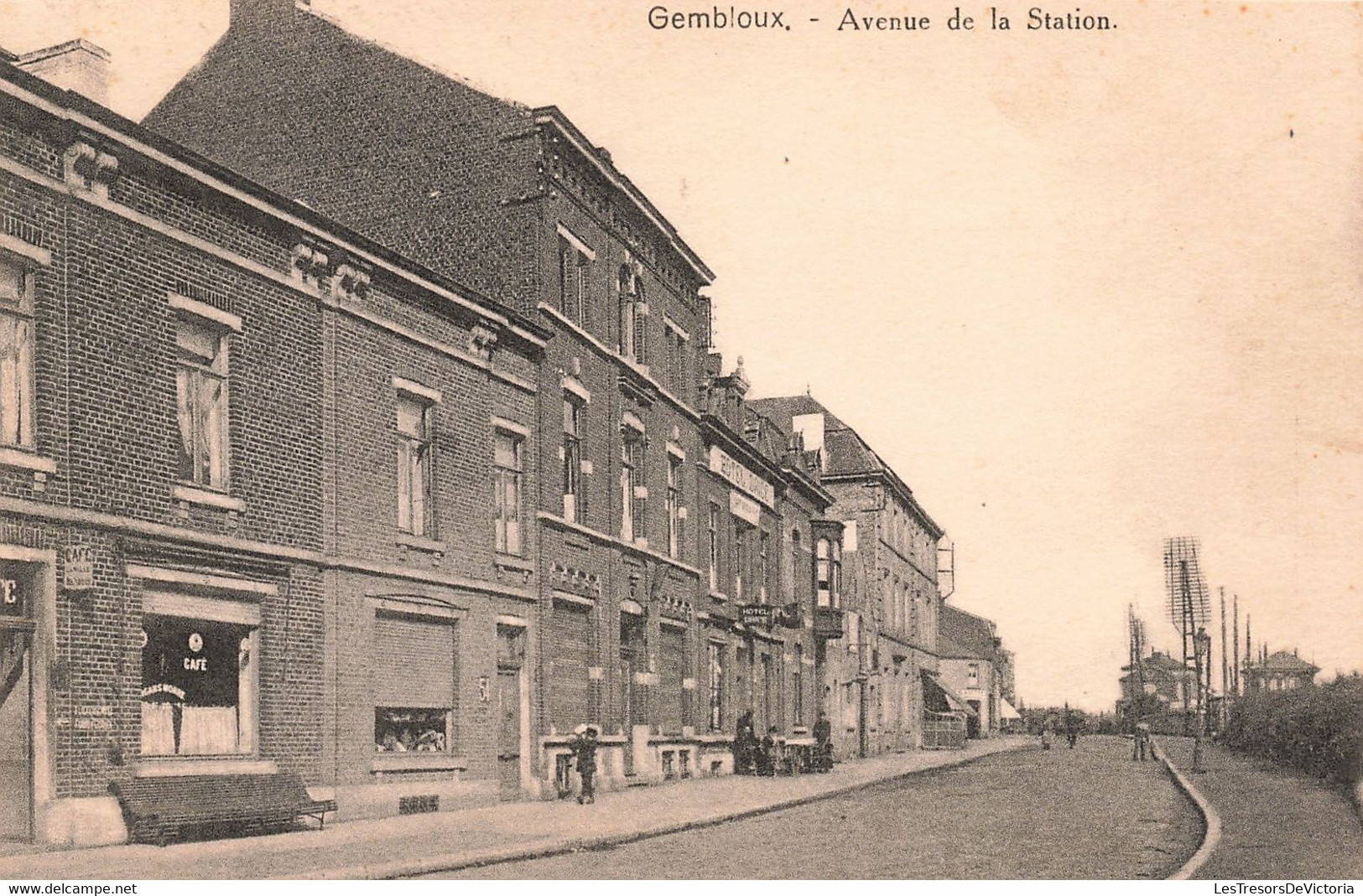 CPA - Belgique - Gembloux - Avenue De La Station - Animé - Hotel Café - Gembloux