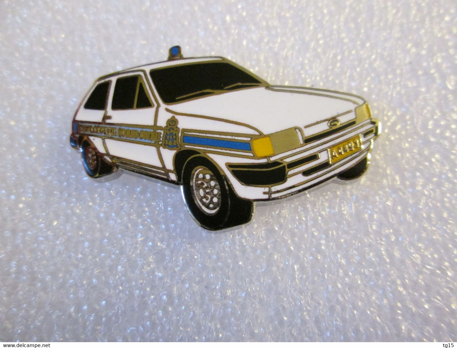 PIN'S    FORD   FIESTA   GENDARMERIE    LUXEMBOURG   Email Grand Feu   DEHA - Ford