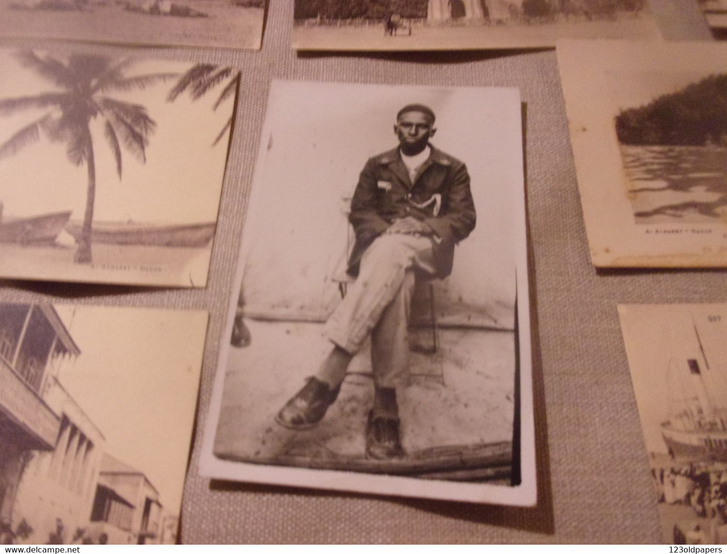 ♥️   LOT DE 12 CORRESPONDANCES  SENEGALAIS HOMME NOIR CARTE PHOTO AVEC SES COMMENTAIRES AU DOS SAINT LOUIS SENEGAL - Senegal