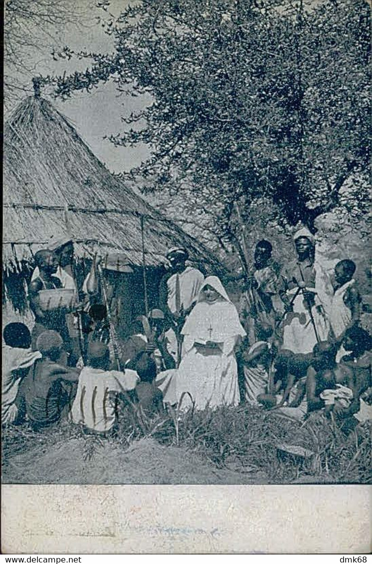 TANZANIA - IRINGA - MISSIONARY NUN CATECHIZING THE INDIGENOUS - ITALIAN MISSION - 1930s (11760) - Tanzanie