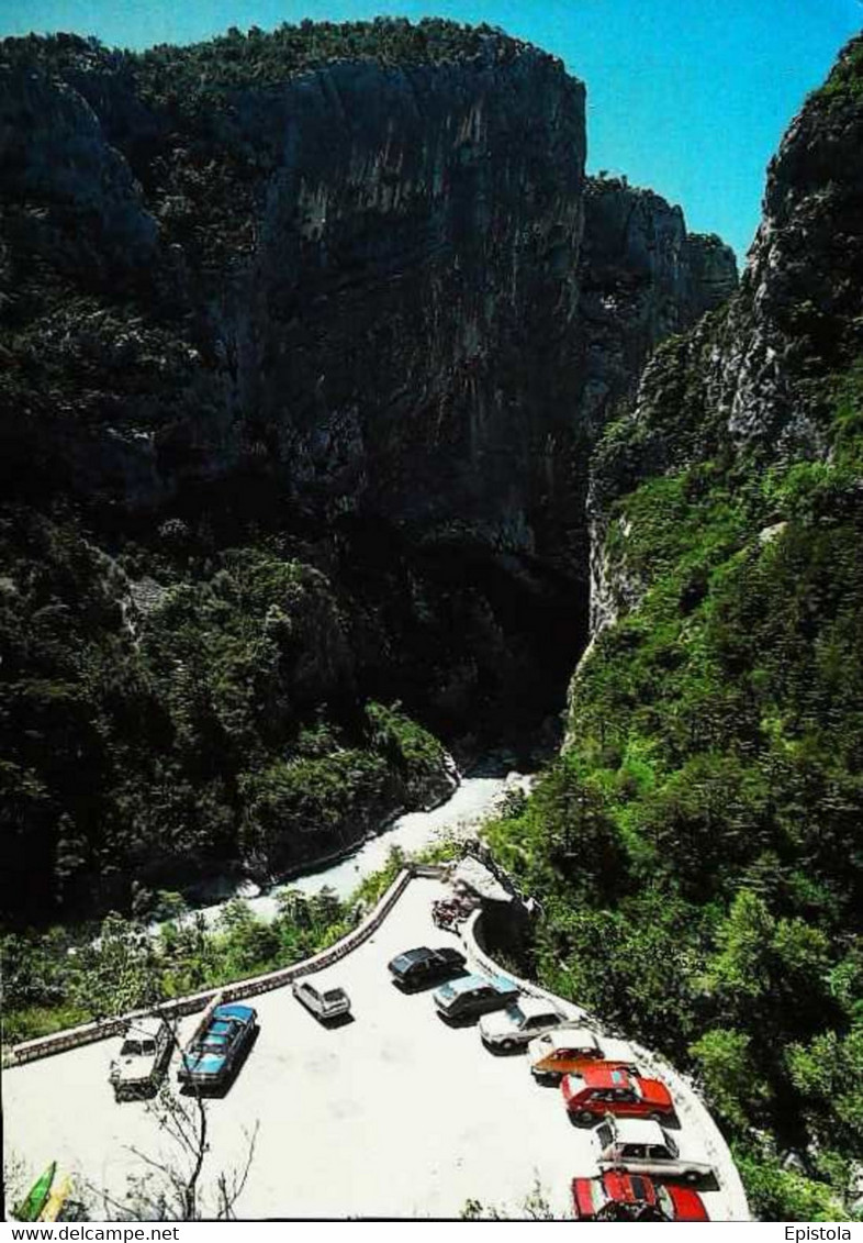 ►  Voiture Américaine Avec Canoé Sur Galerie - Couloir De Samson - Gorges Du Verdon - Aviron