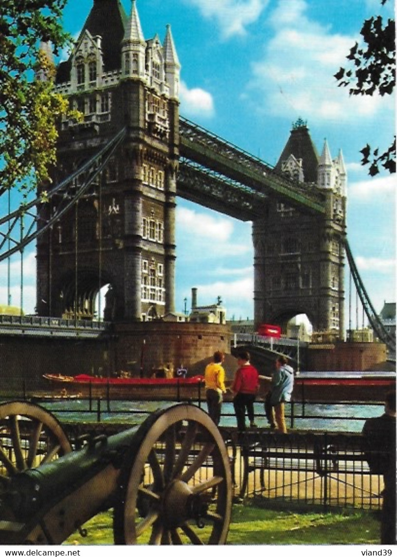 London. -  Londres. - Tower Bridge  -  Cachet Poste 1975 - Tower Of London