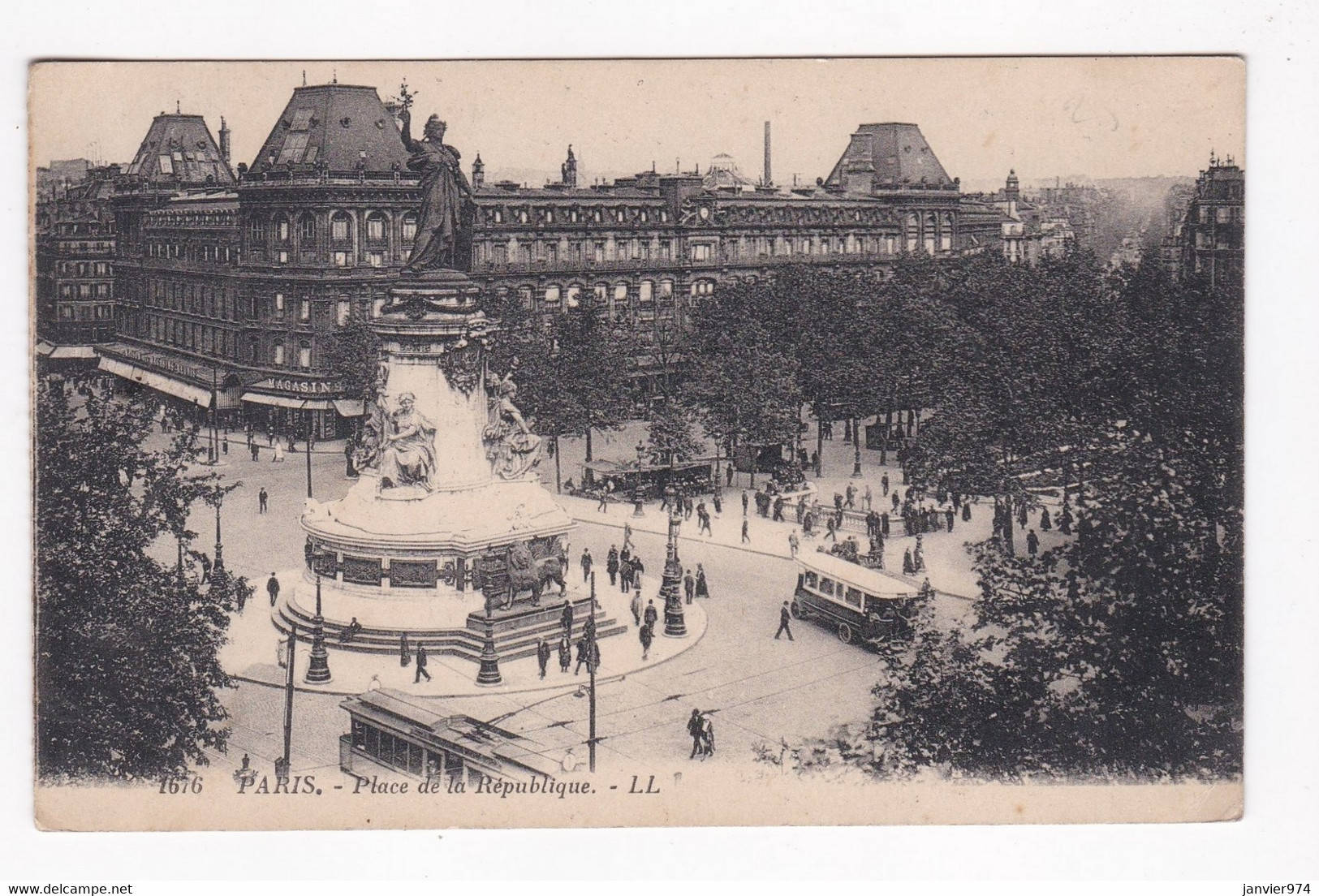 Paris 1923 Place De La Republique , Pour Poussan Hérault . - Squares