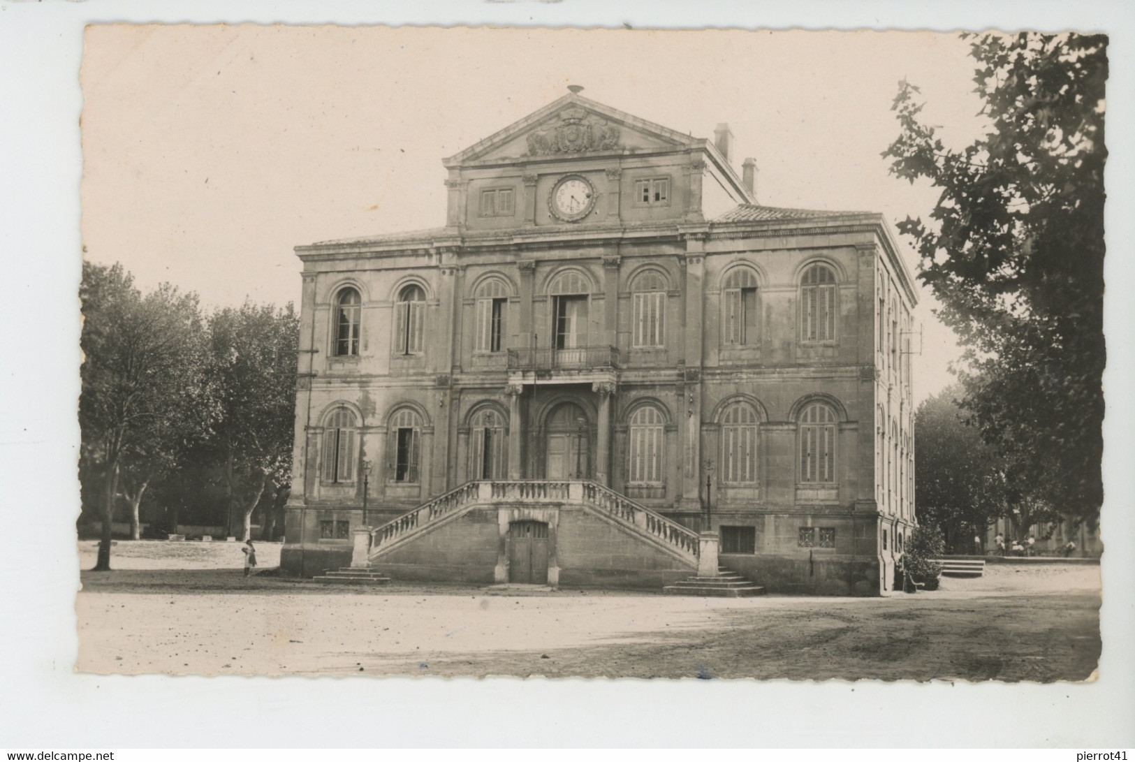 SORGUES - La Mairie - Sorgues