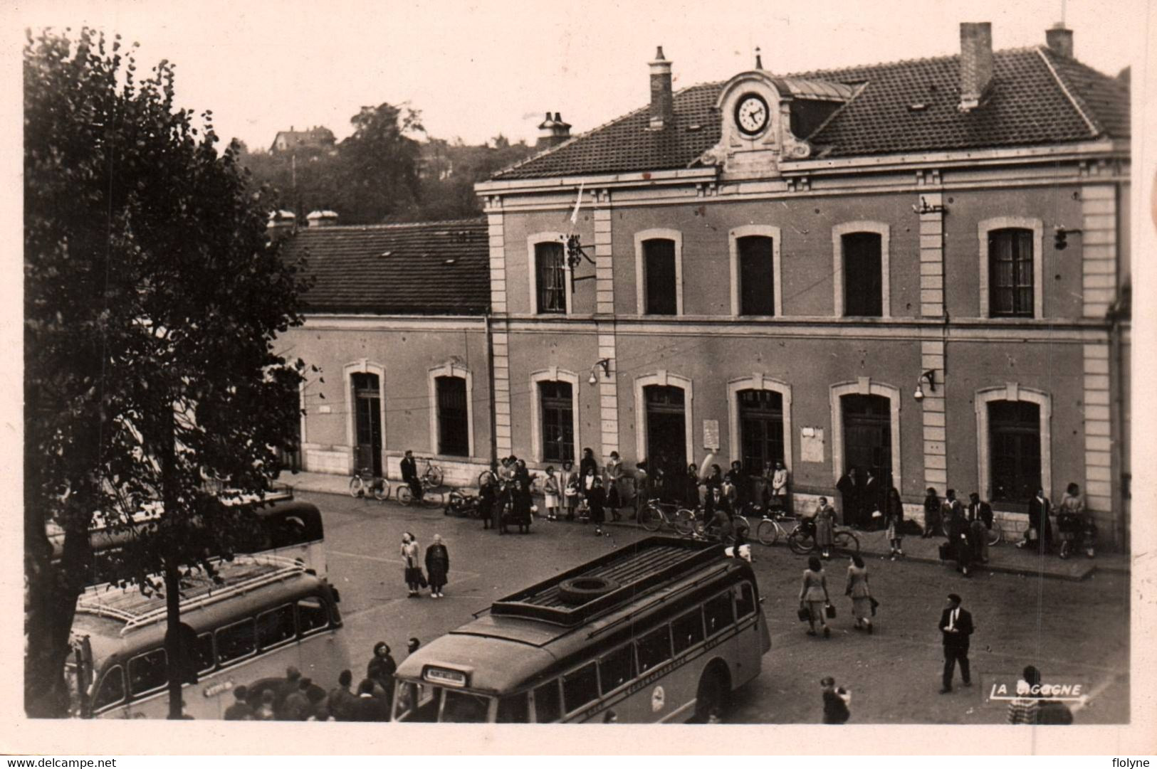 Montbéliard - La Place De La Gare - Bus Autobus Car Autocar - Montbéliard