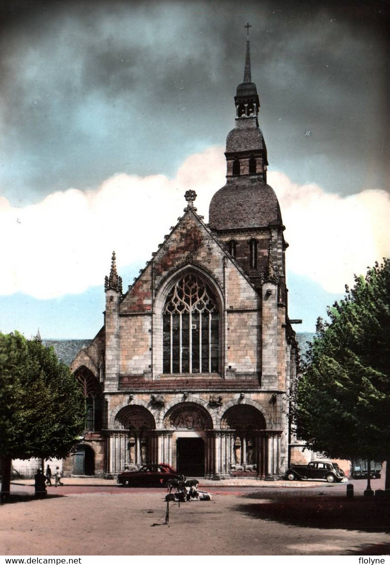 Dinan - Place Et église Saint Sauveur - CITROËN TRACTION Voiture Ancienne Auto - Dinan