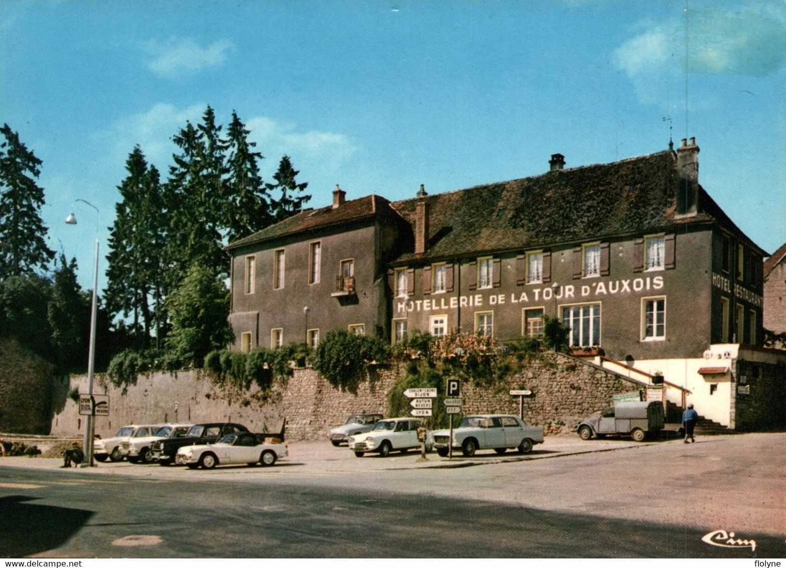 Saulieu - Place Et Hôtellerie De La Tour D'auxois - Voiture Ancienne Auto - Saulieu