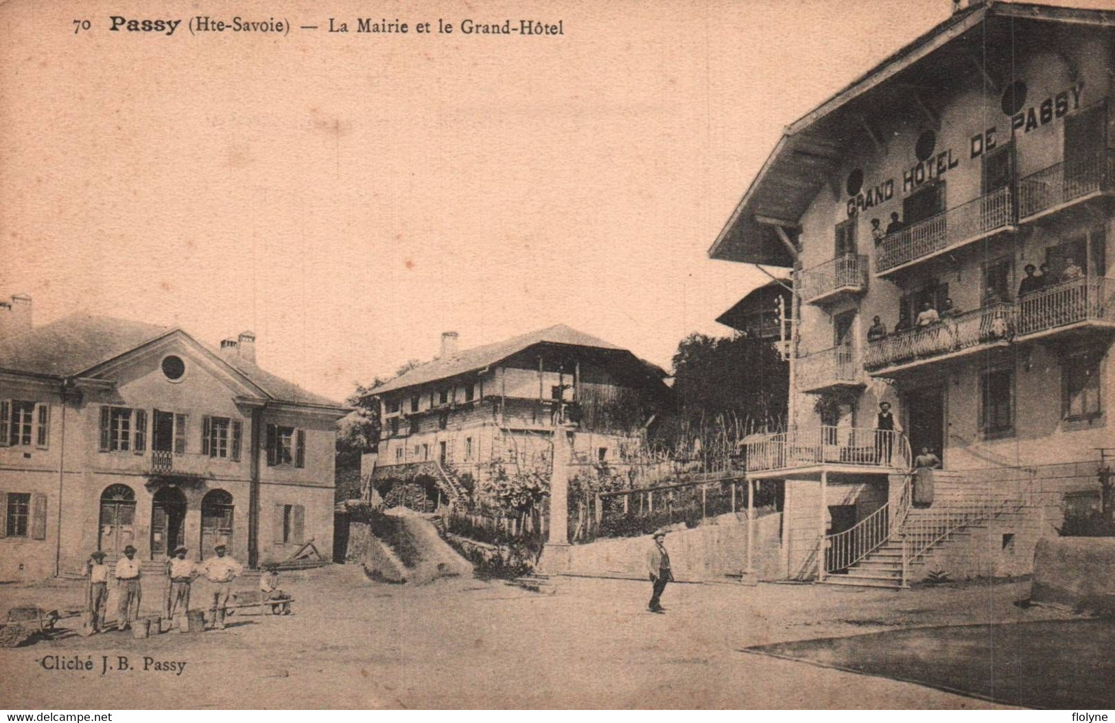 Passy - Place De La Mairie Et Le Grand Hôtel De Passy - Villageois Travaux - Passy