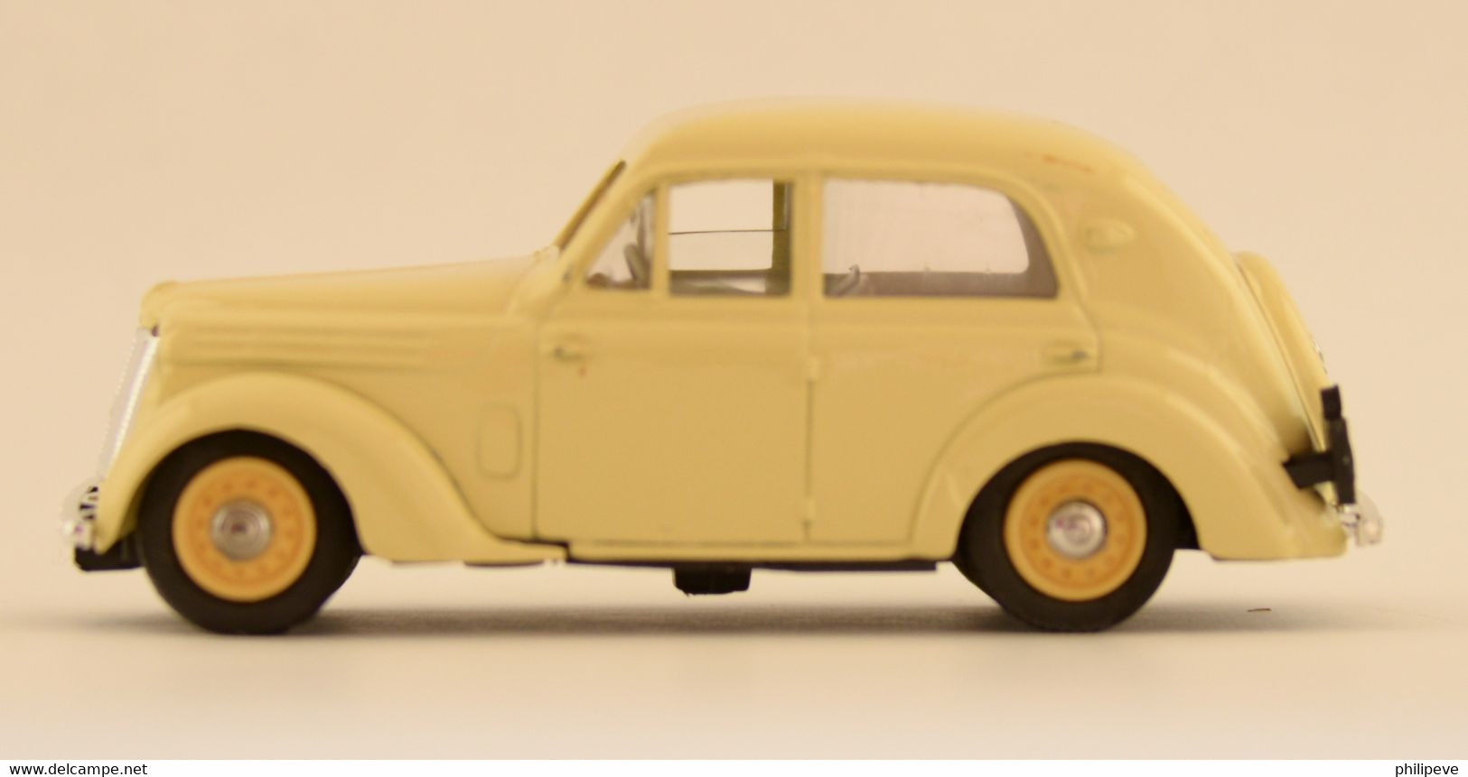 RENAULT Juva 4 Berline 1950 - ELIGOR 1:43 - Eligor