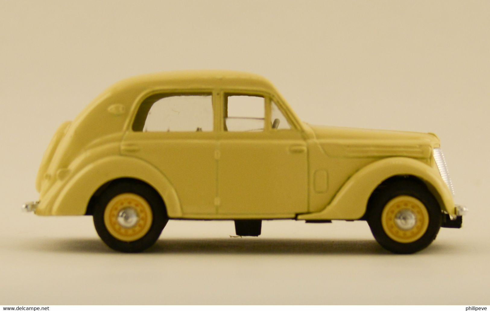 RENAULT Juva 4 Berline 1950 - ELIGOR 1:43 - Eligor