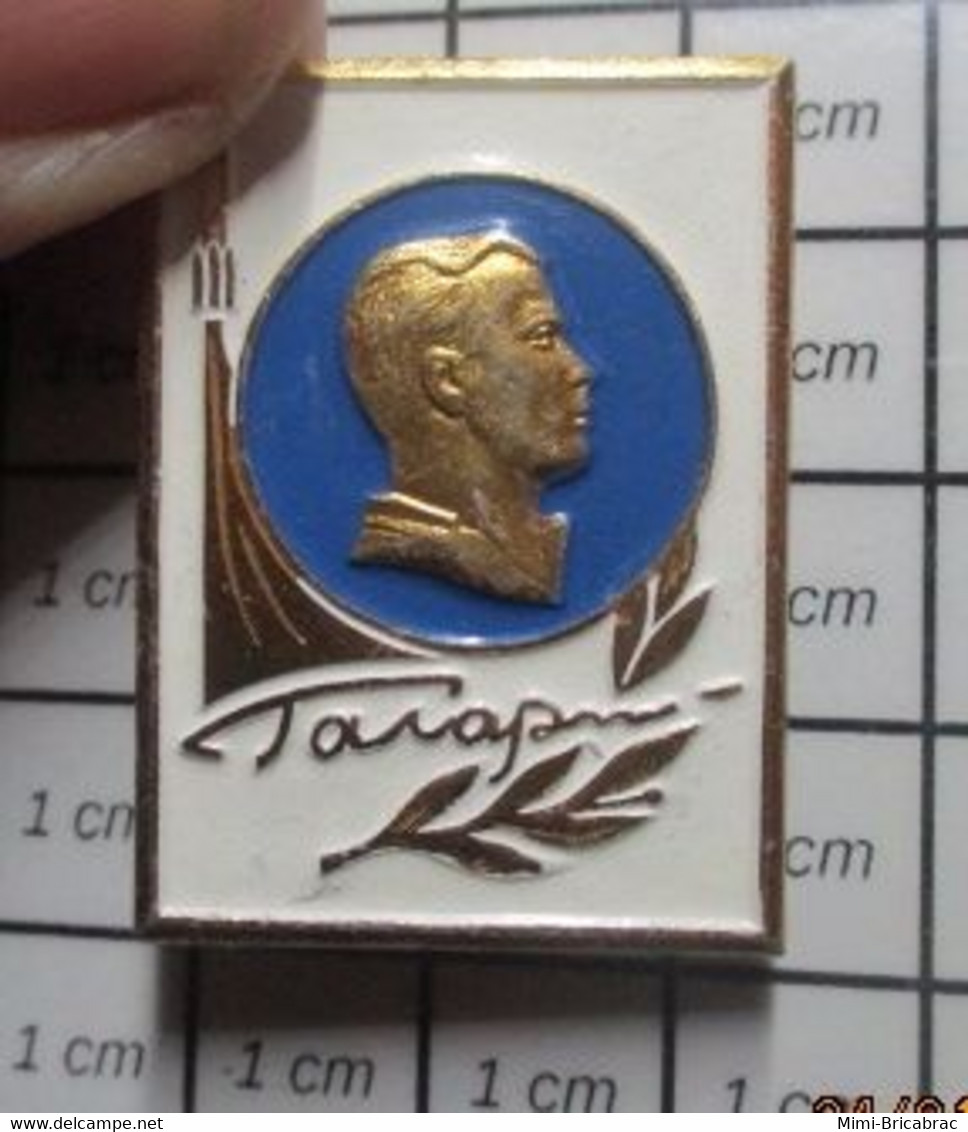 URSS23 Pas Pin's MAIS BROCHE OU BADGE / RUSSIE / URSS COSMONAUTE GAGARINE Mais Le Peuple Réclamait De La Margarine !! - Space