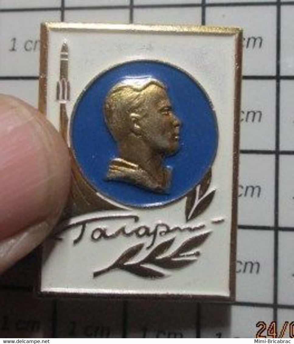 URSS23 Pas Pin's MAIS BROCHE OU BADGE / RUSSIE / URSS COSMONAUTE GAGARINE Mais Le Peuple Réclamait De La Margarine !! - Raumfahrt