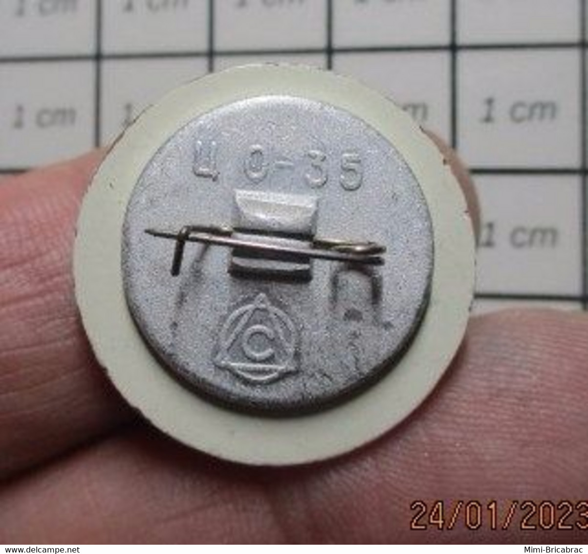 URSS23 Pas Pin's MAIS BROCHE OU BADGE / RUSSIE / URSS Misssion Spatiale Conjointe APOLLO ET ?? - Raumfahrt