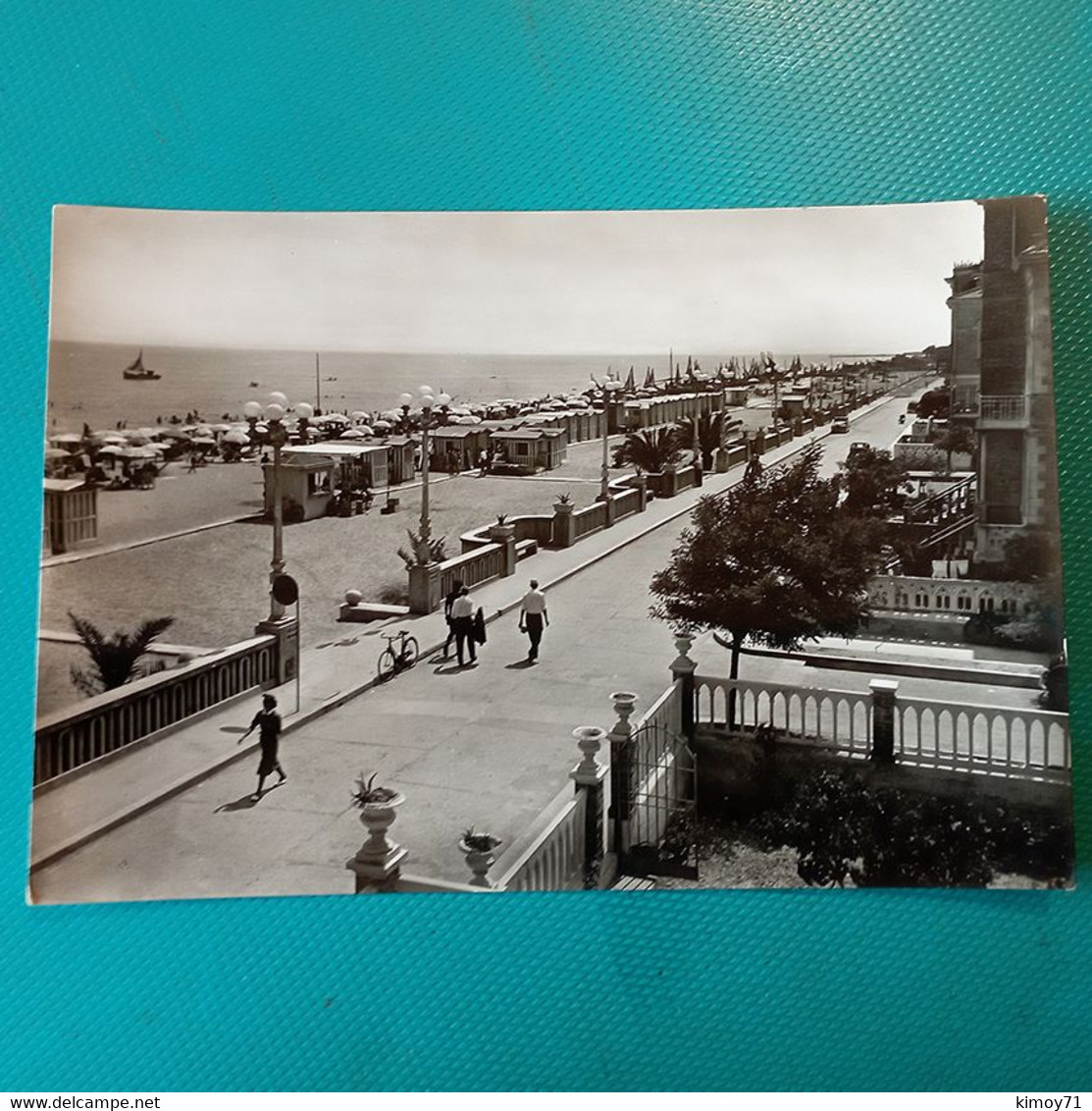 Cartolina Porto S. Giorgio - Spiaggia E Lungomare Centrale. Viaggiata 1954 - Fermo